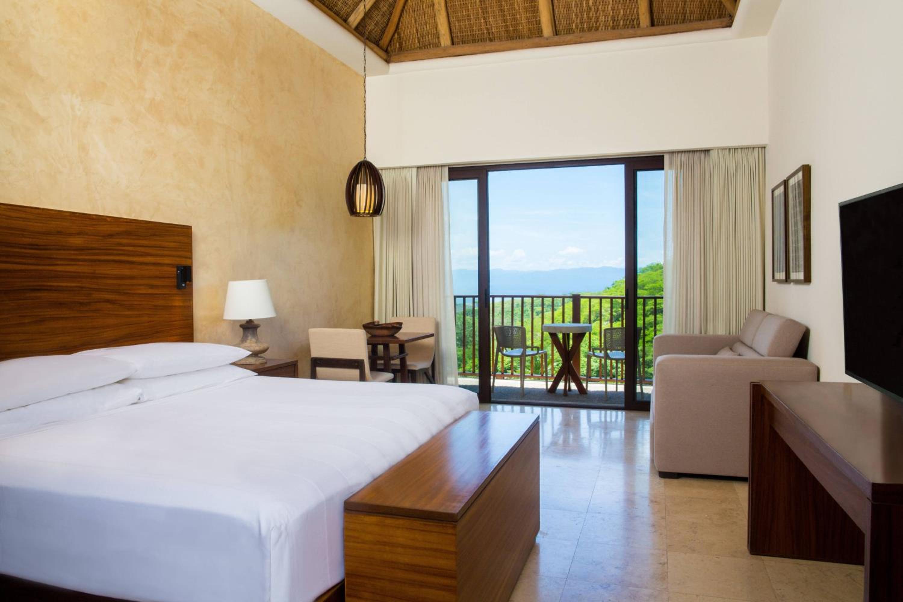 Deluxe, All-Inclusive, Guest room, 1 King, Sofa bed, Balcony - Photo 17
