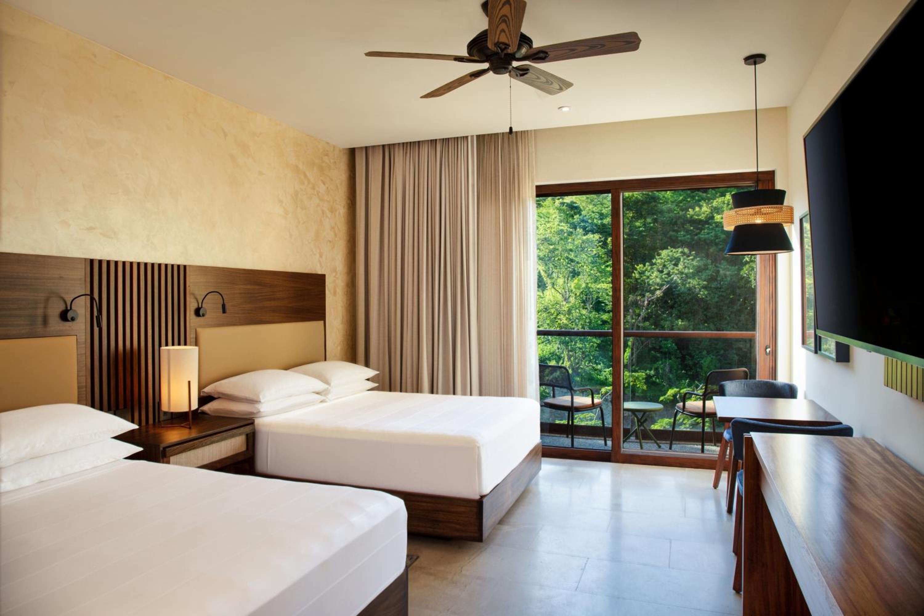Deluxe, All-Inclusive, Guest room, 2 Queen, Balcony - Photo 2