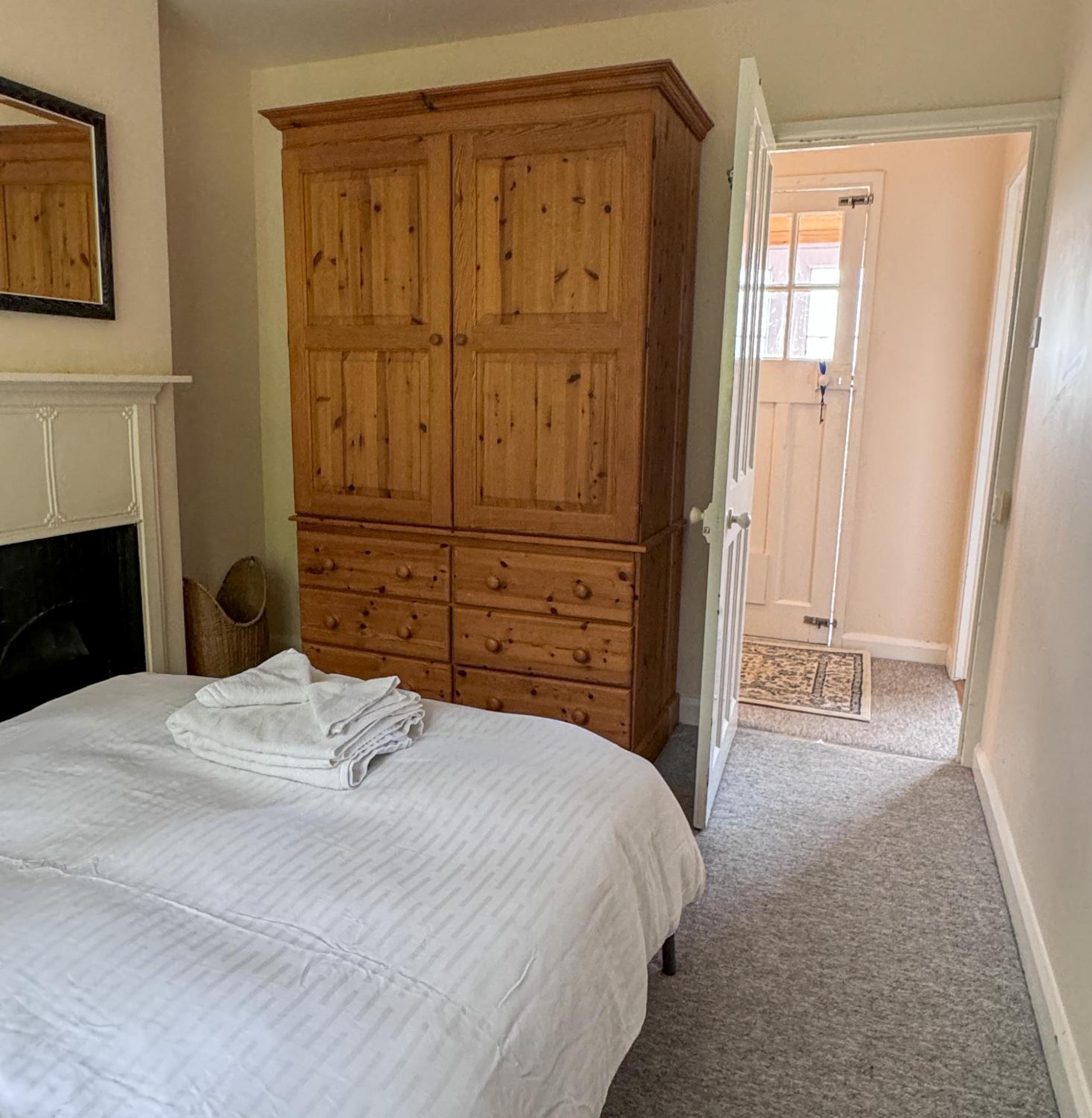 Two-Bedroom Bungalow - Photo 2