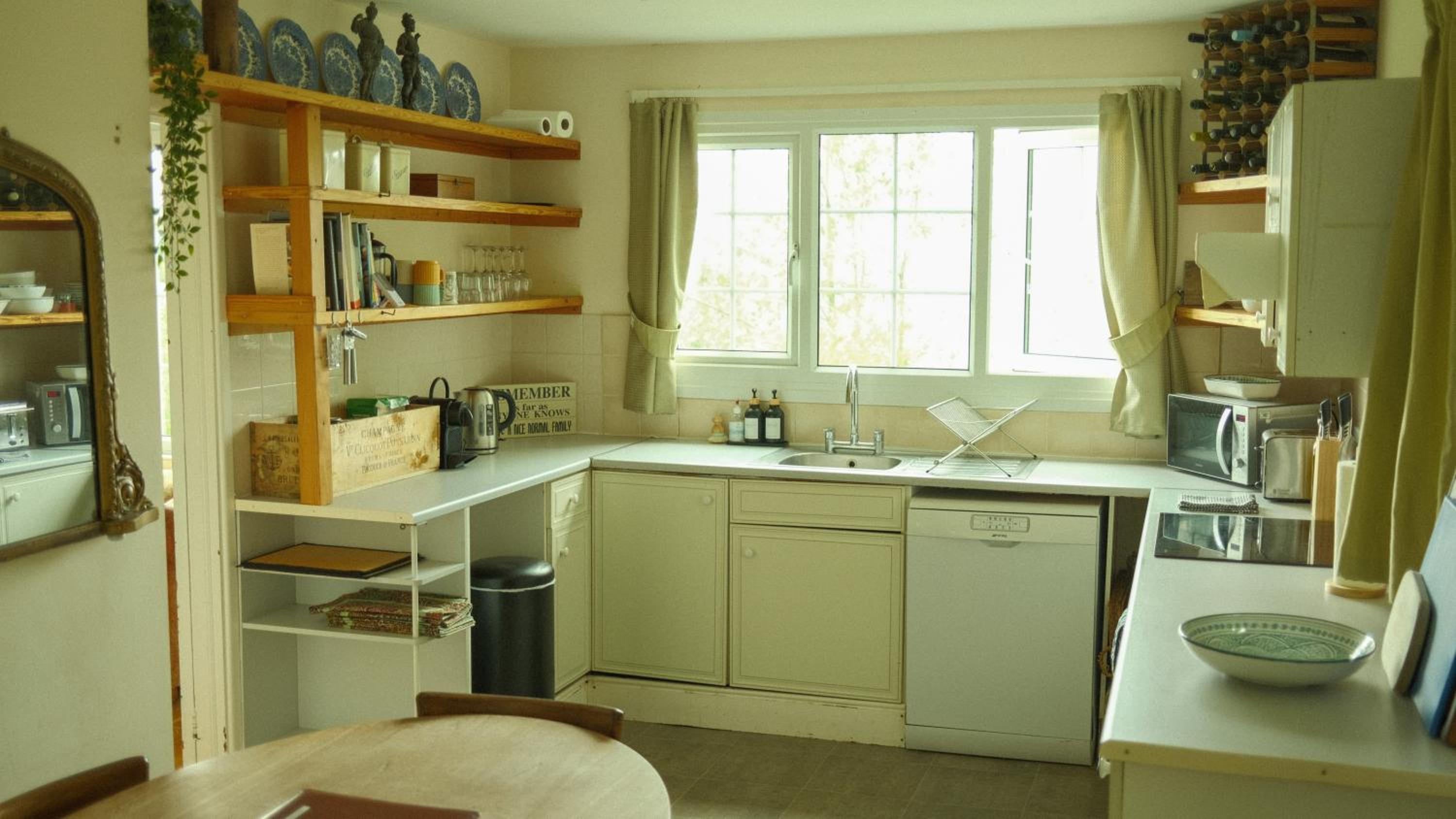 Two-Bedroom Bungalow - Photo 9