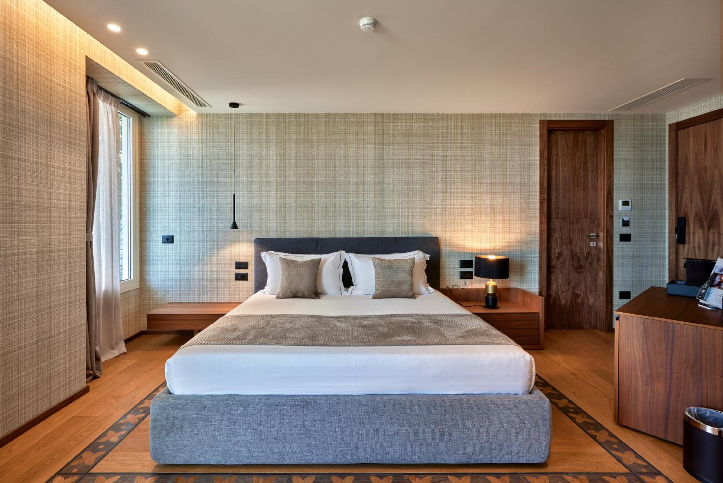 Deluxe Double Room with Balcony and Sea View