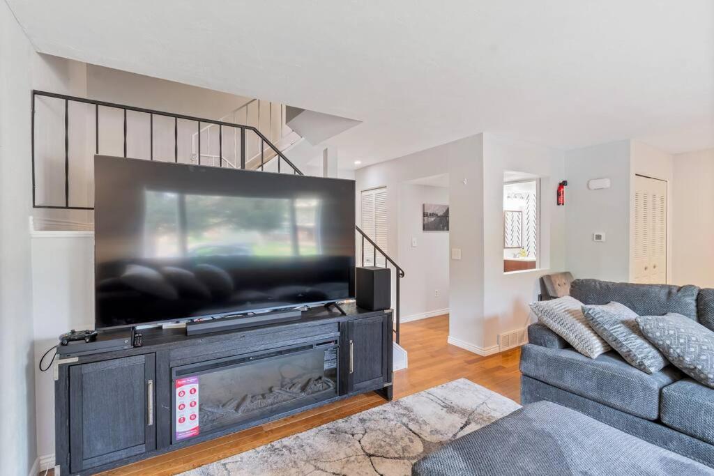 Three-Bedroom House photo 2
