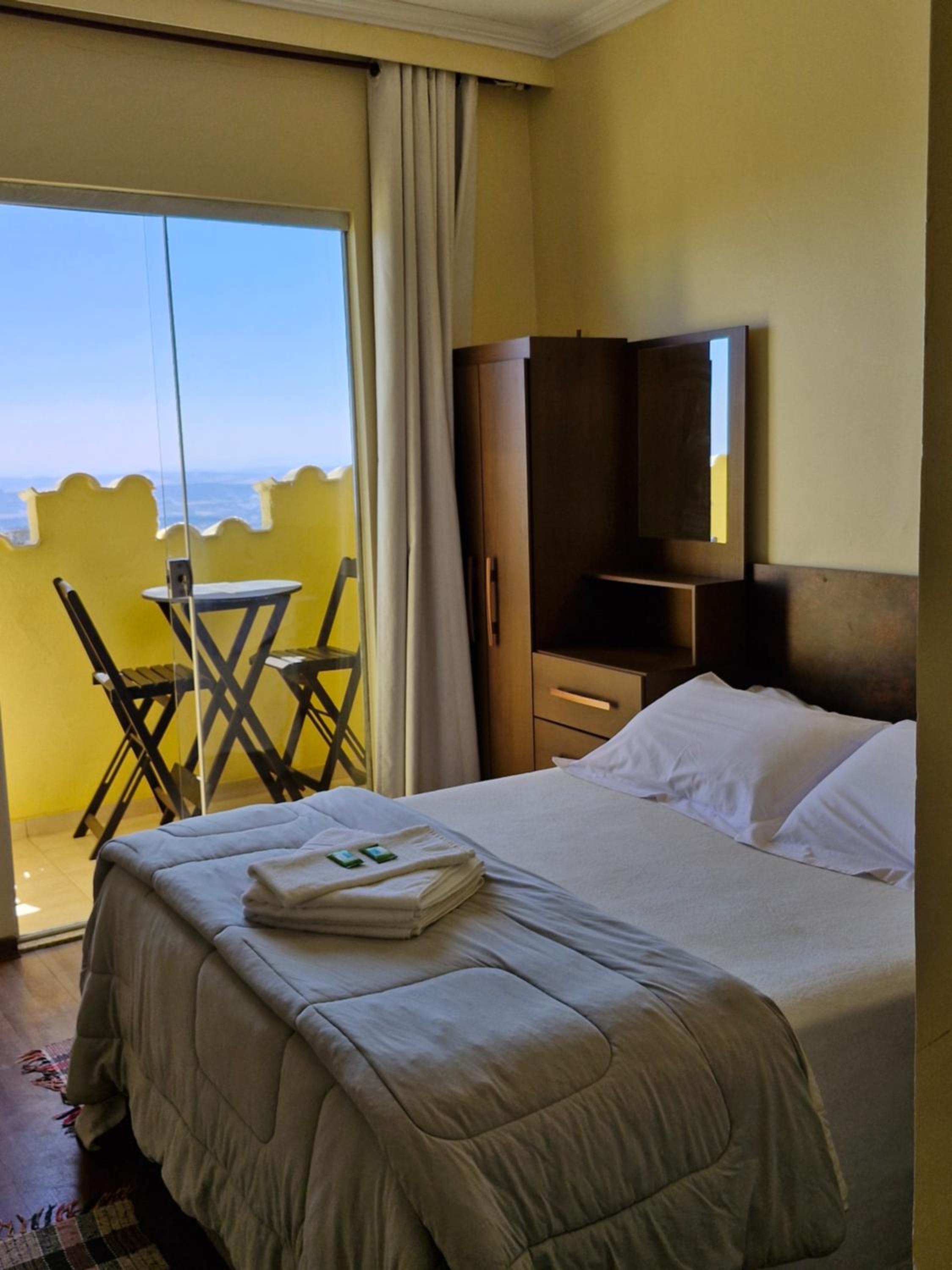 Double Room with Patio - Photo 8