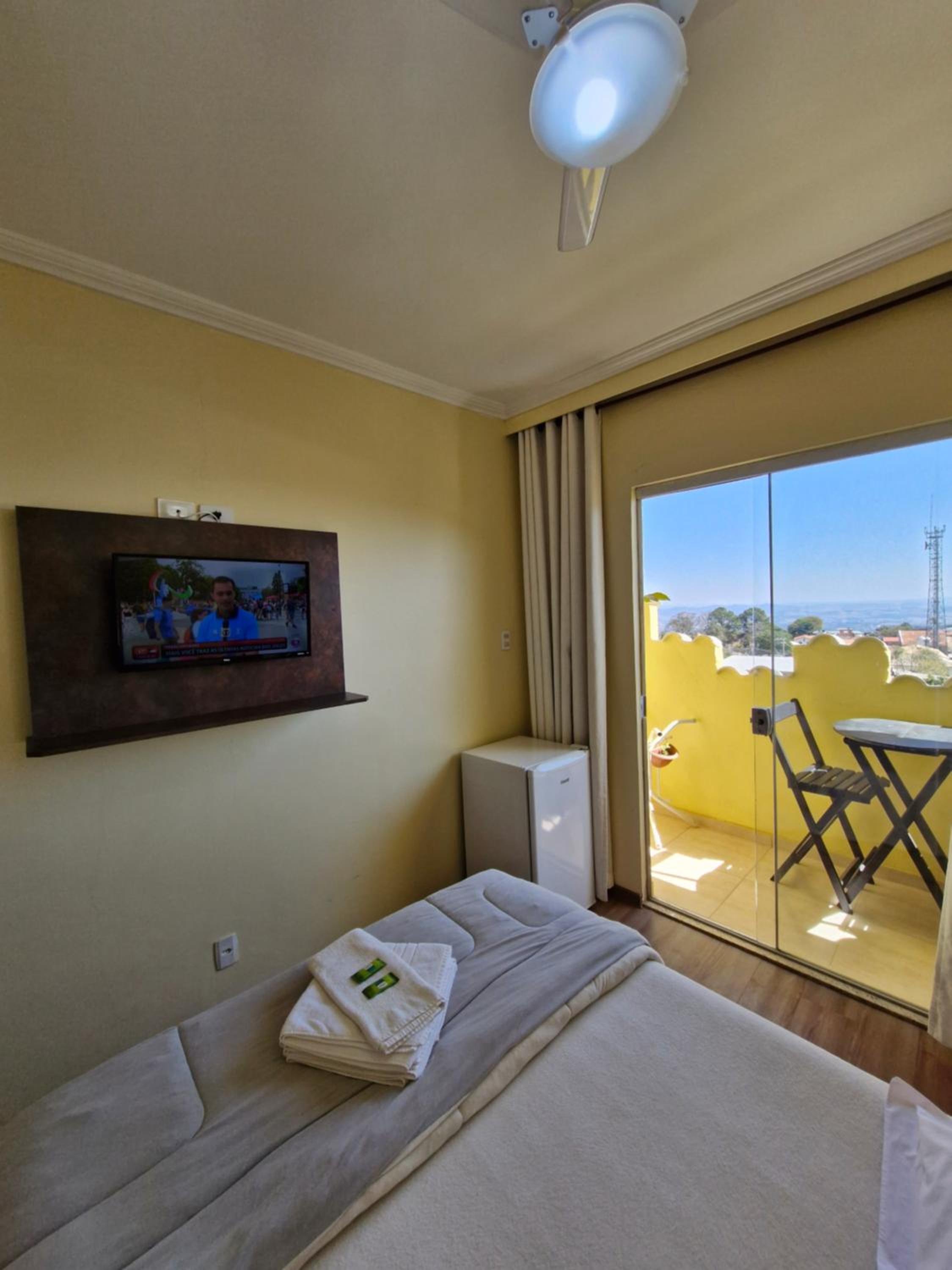Double Room with Patio - Photo 9