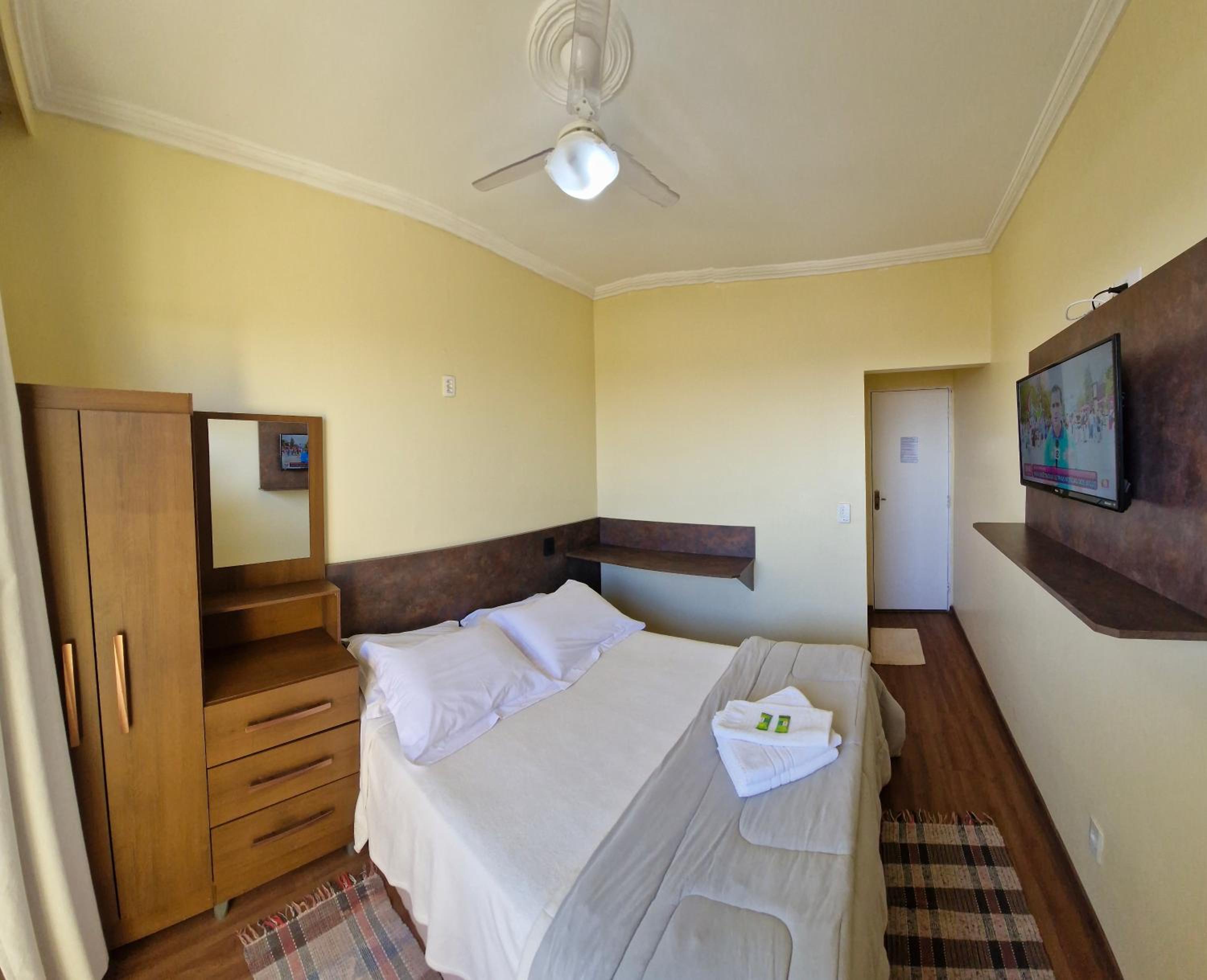 Double Room with Patio - Photo 6