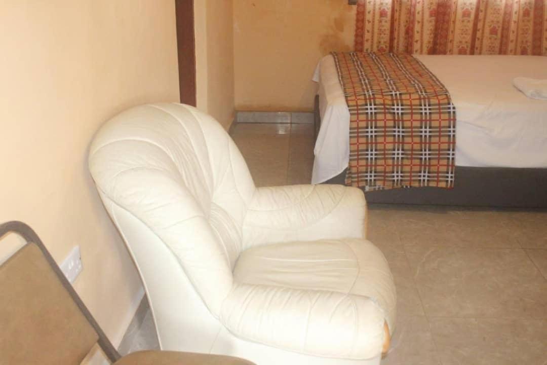 Double Room with Private Bathroom photo 3