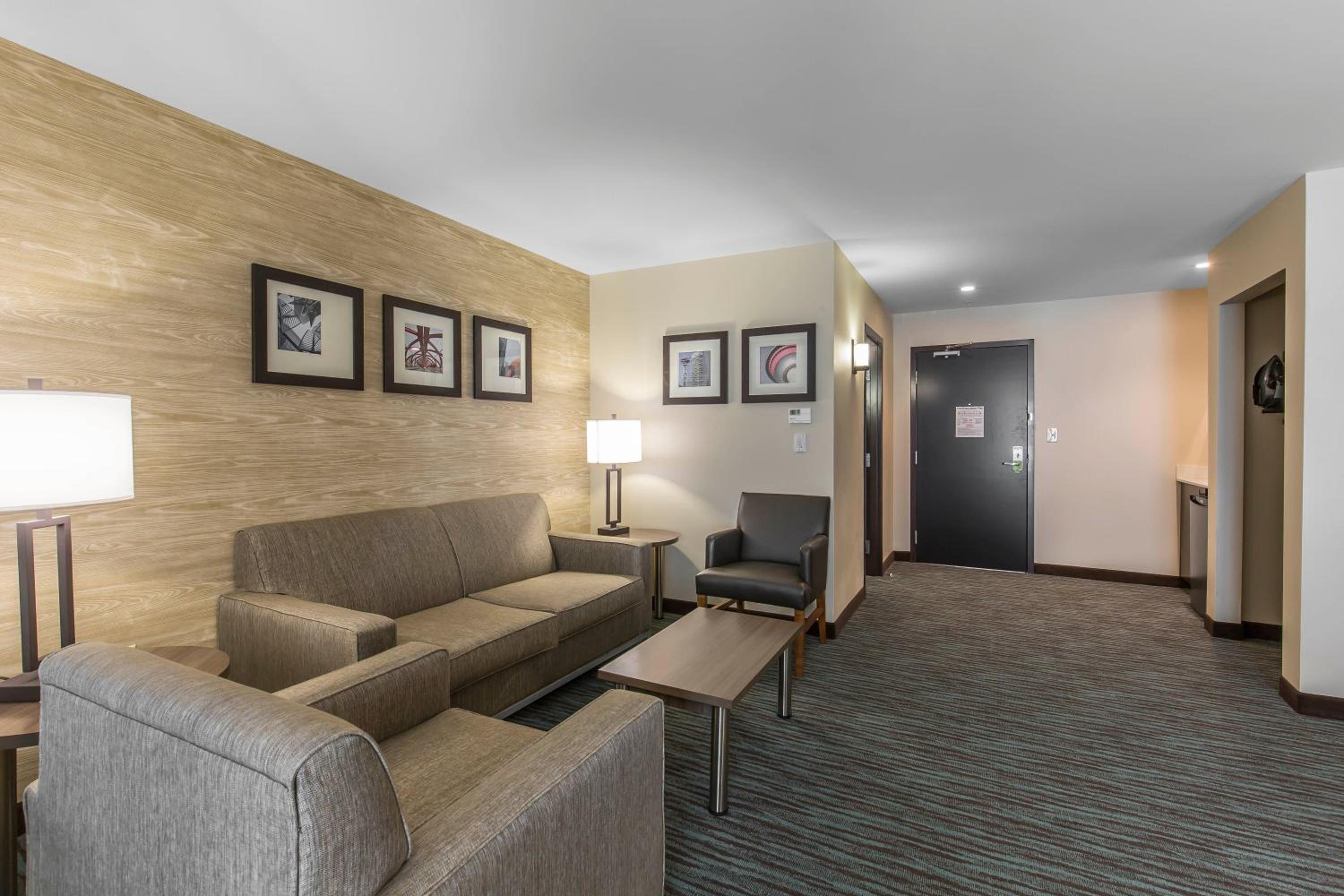 King Suite with Sofa Bed photo 2