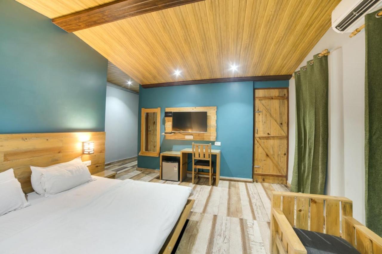 Standard King Room photo 3