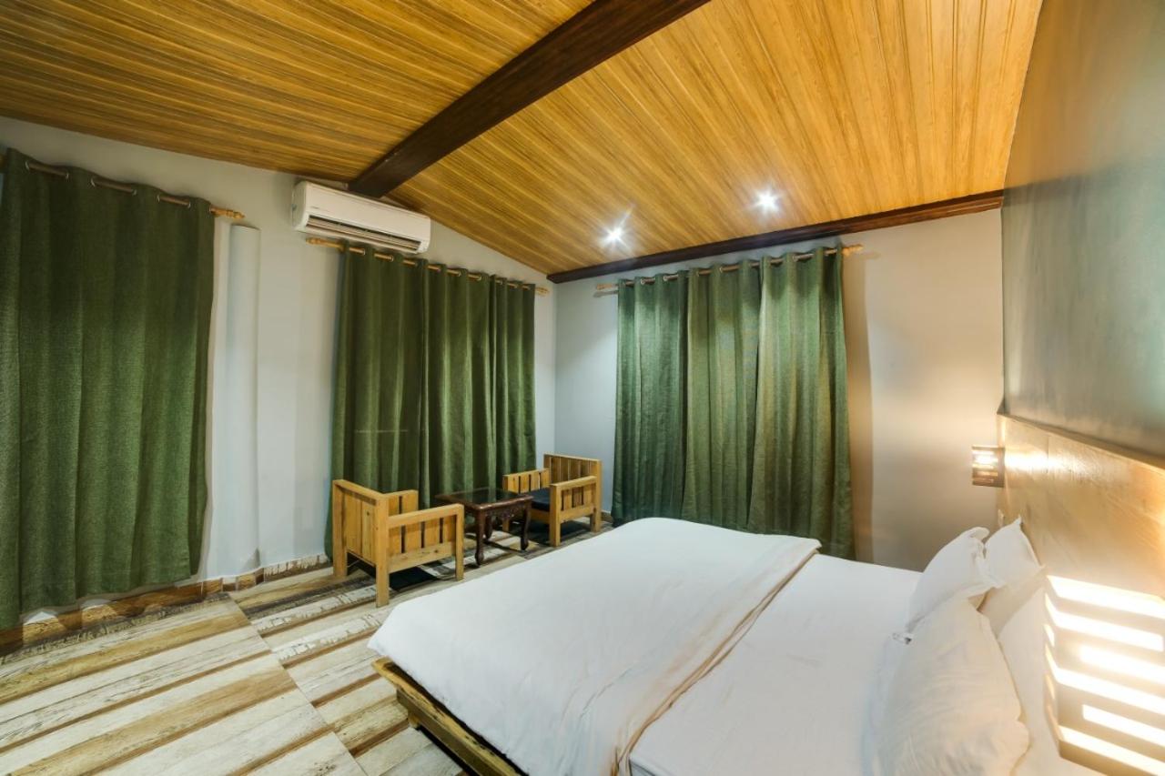 Standard King Room photo 2