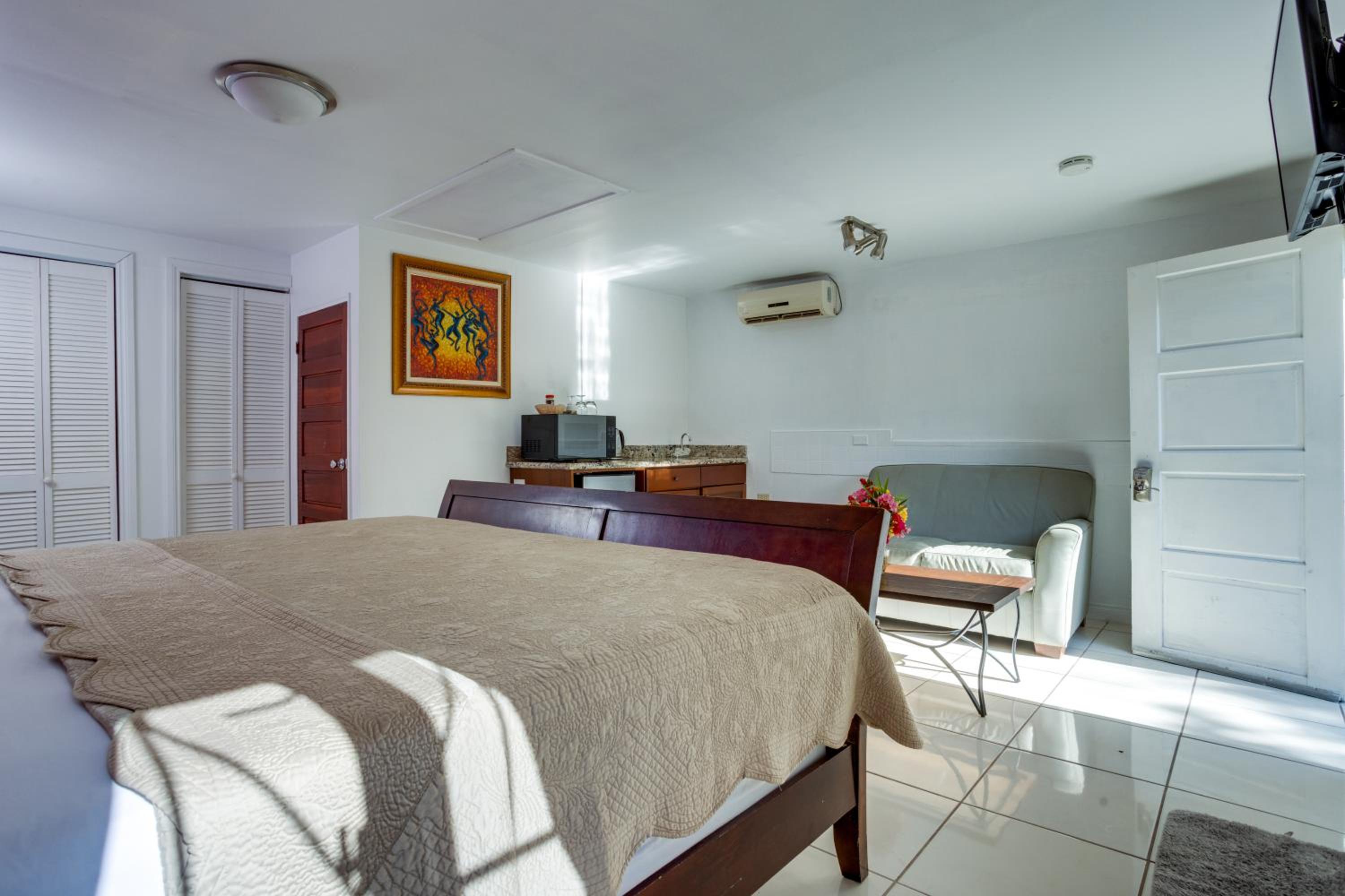 Standard King Room photo 2