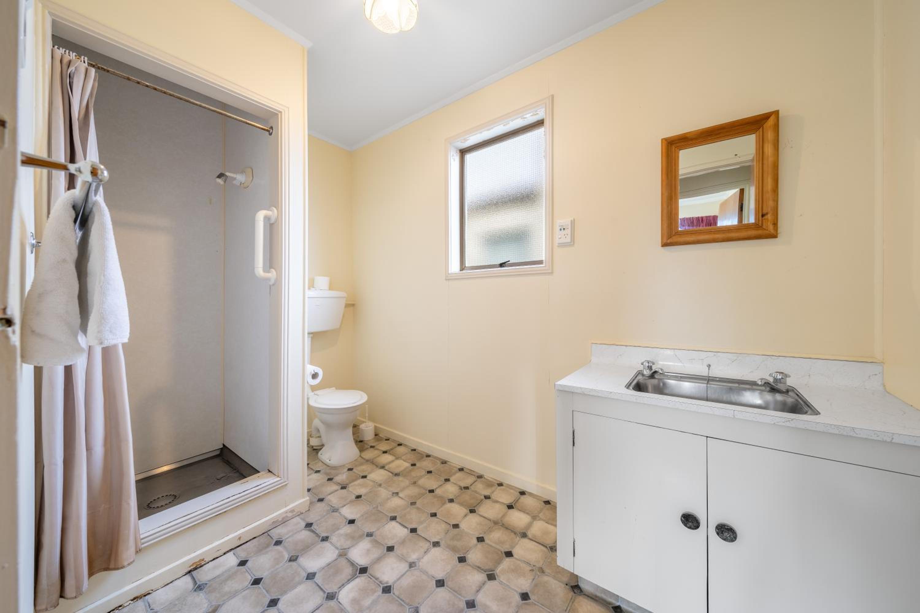 One-Bedroom Apartment with 3 Single Beds photo 1
