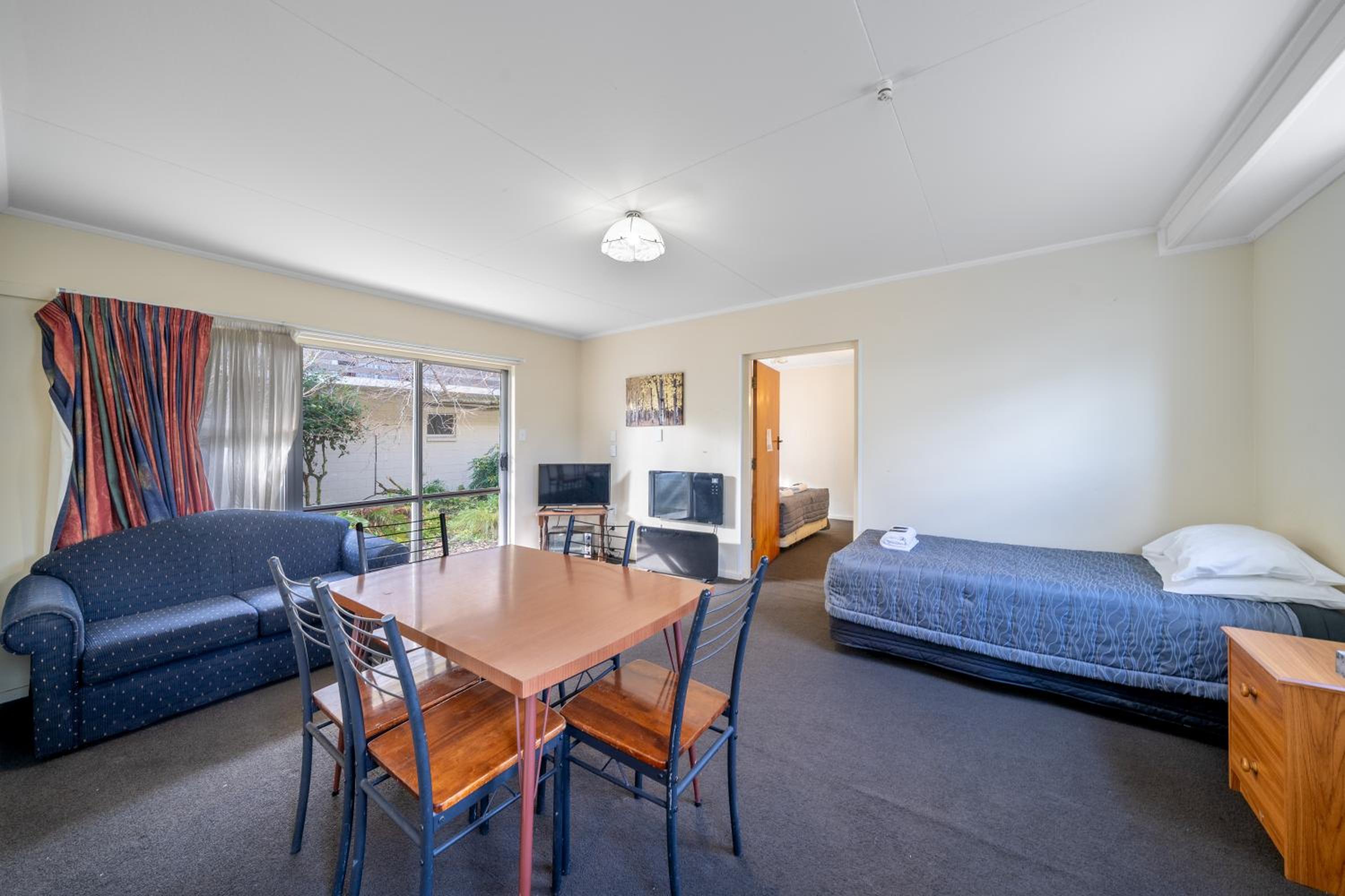 One-Bedroom Apartment with 3 Single Beds photo 3