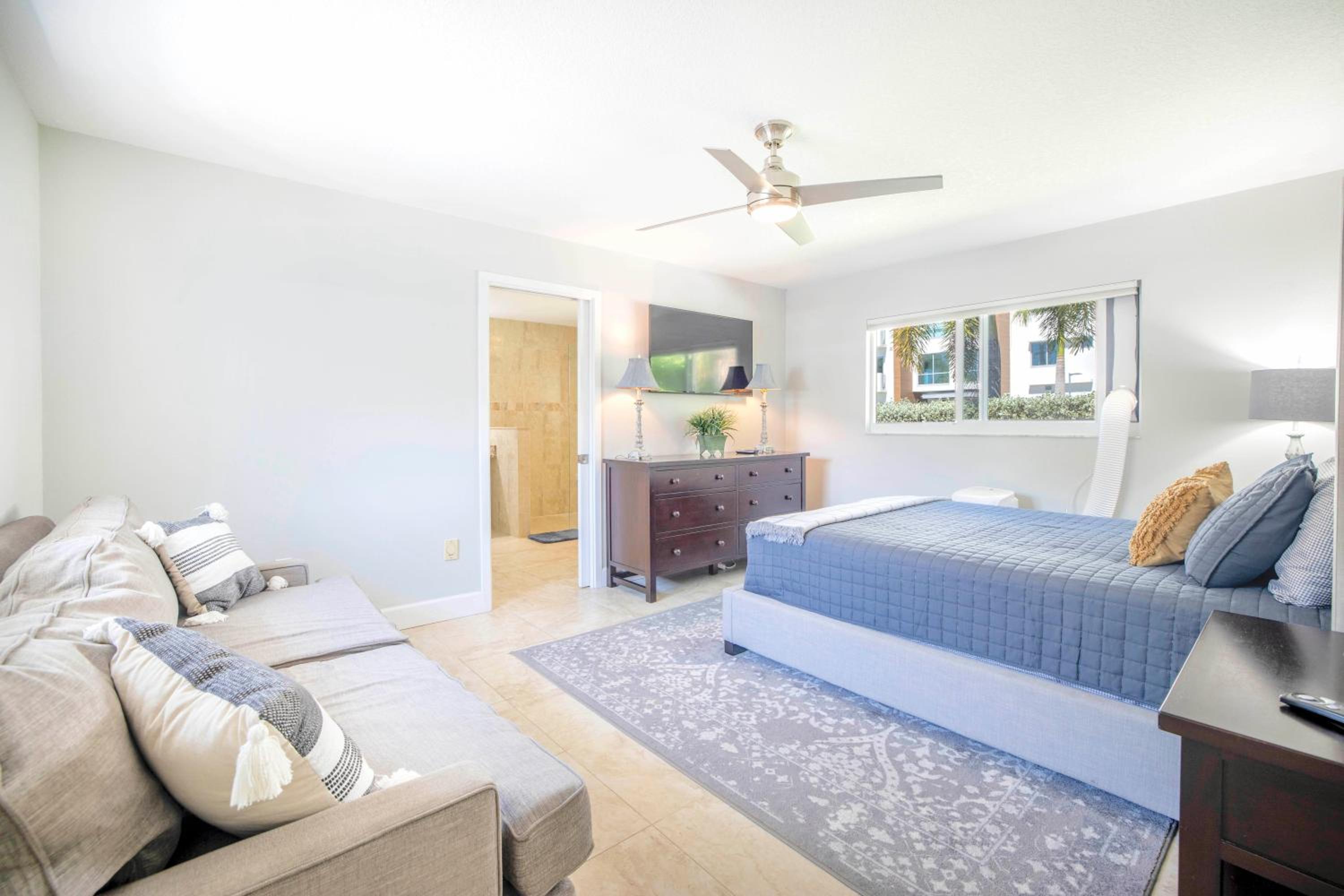 Three-Bedroom House photo 2