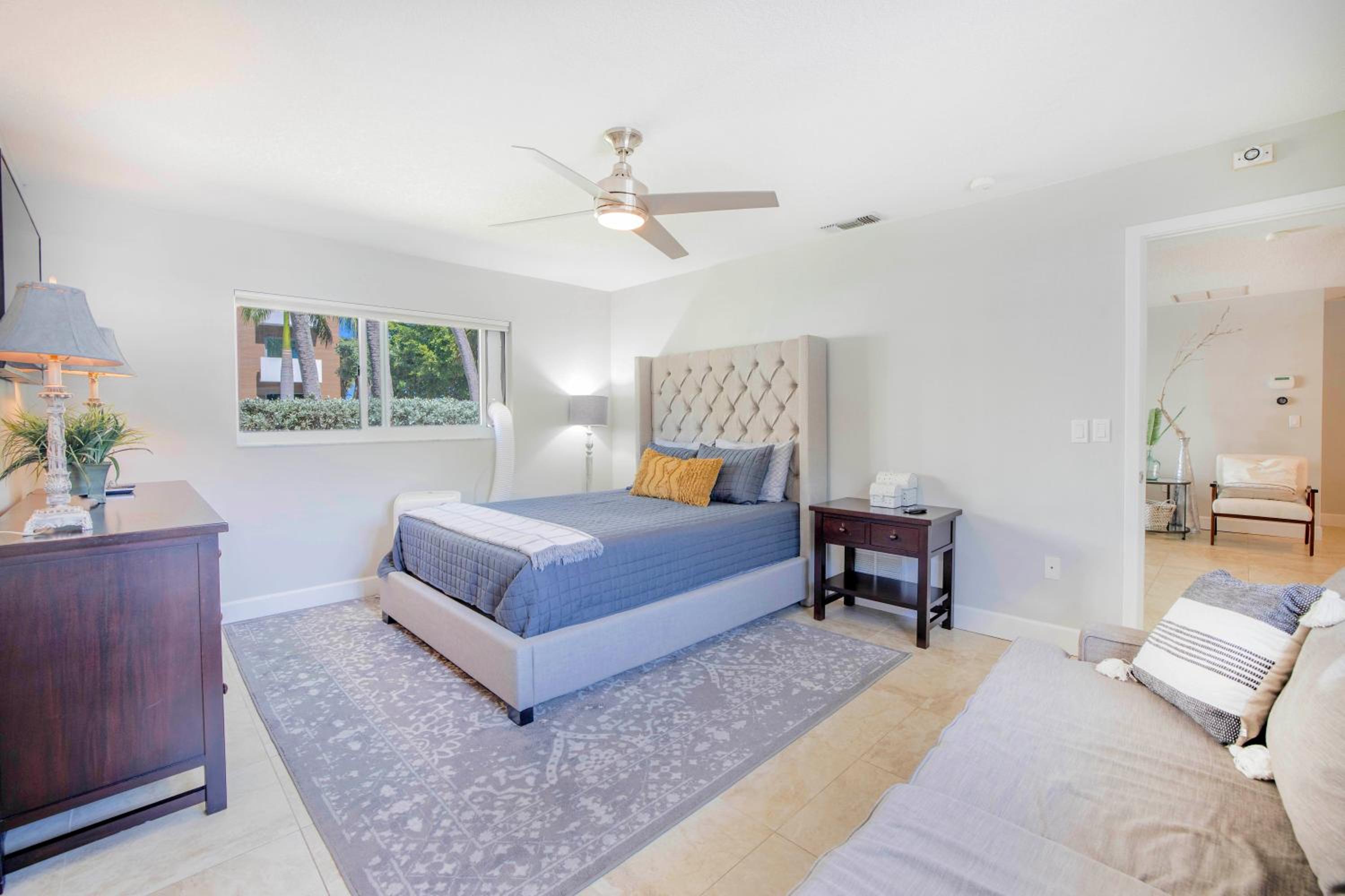 Three-Bedroom House photo 3