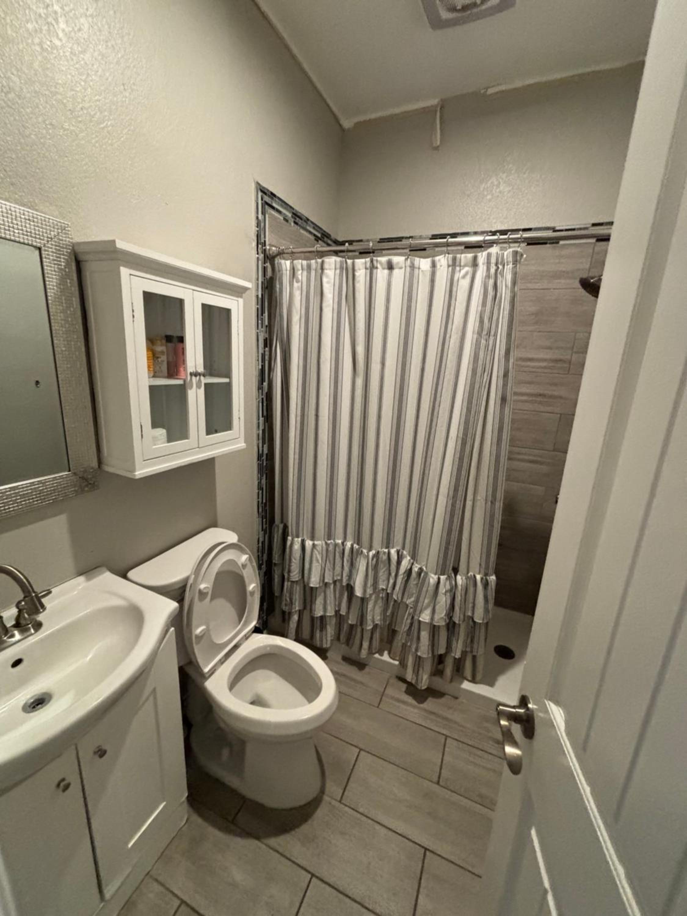 Quadruple Room With Shared Bathroom photo 2