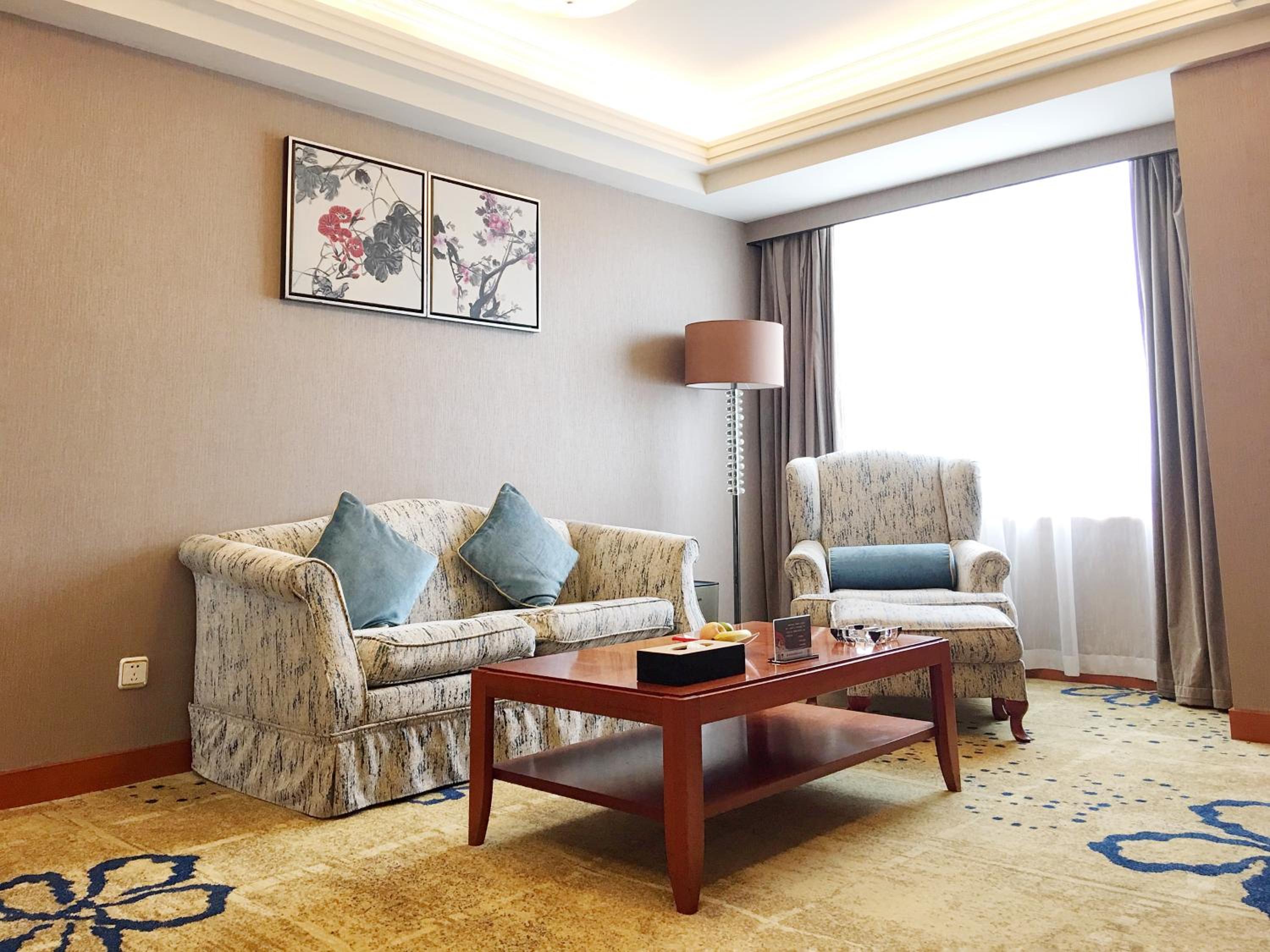 Business Suite - Photo 2