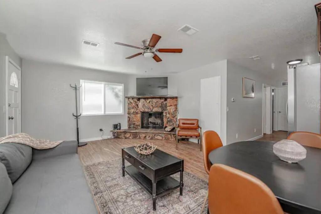 Three-Bedroom House photo 3