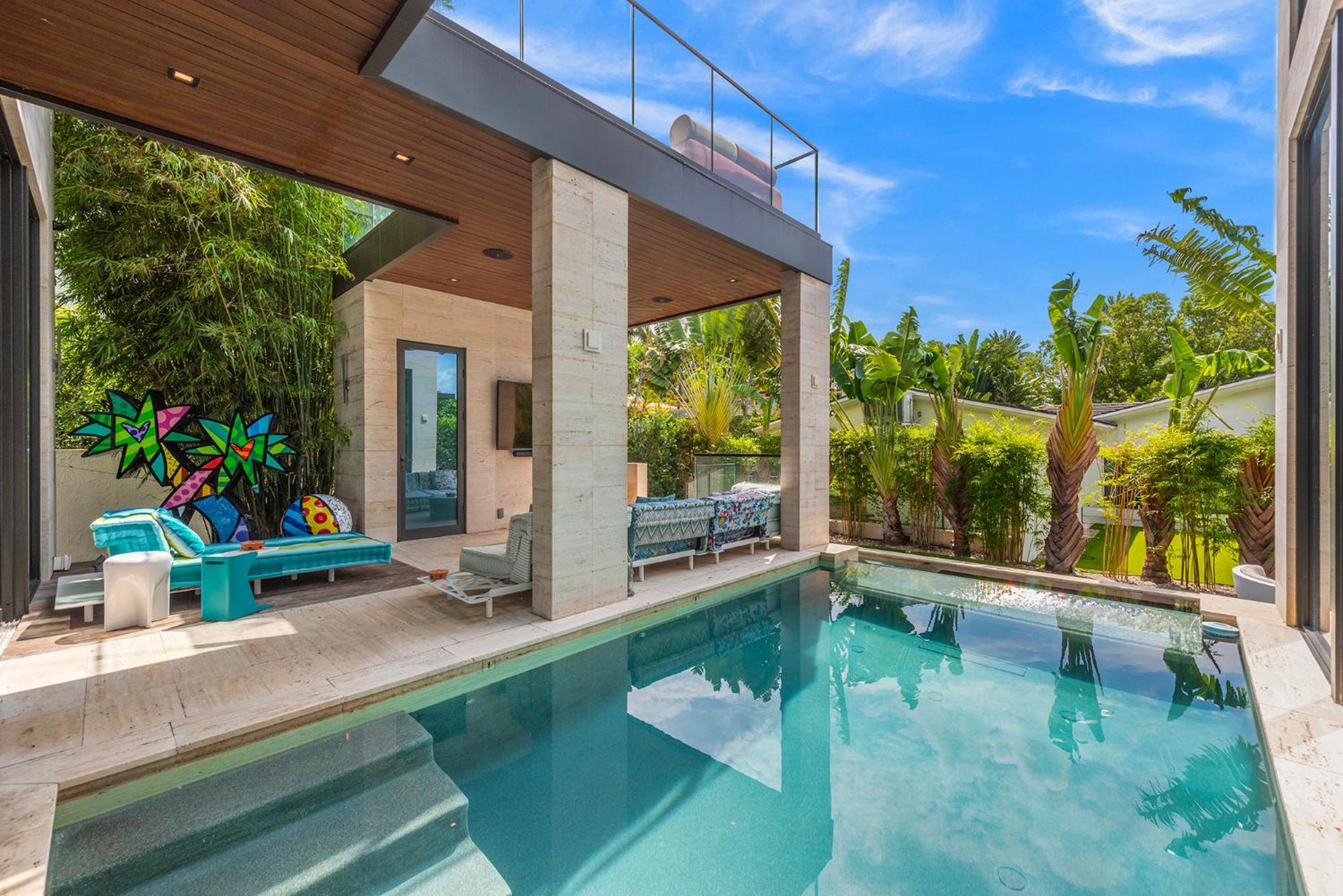 Villa photo 2