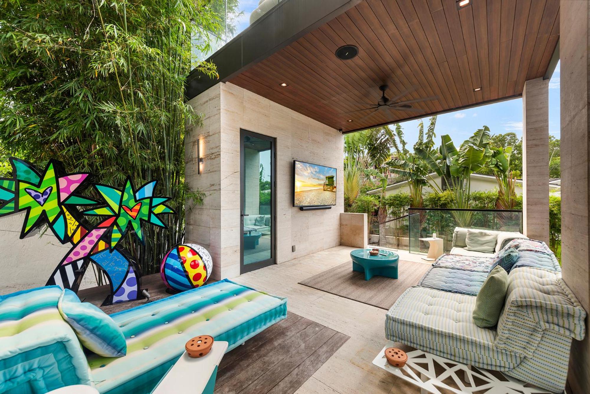 Villa photo 3