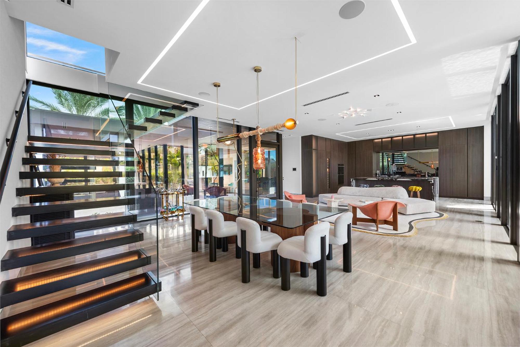 Villa photo 1