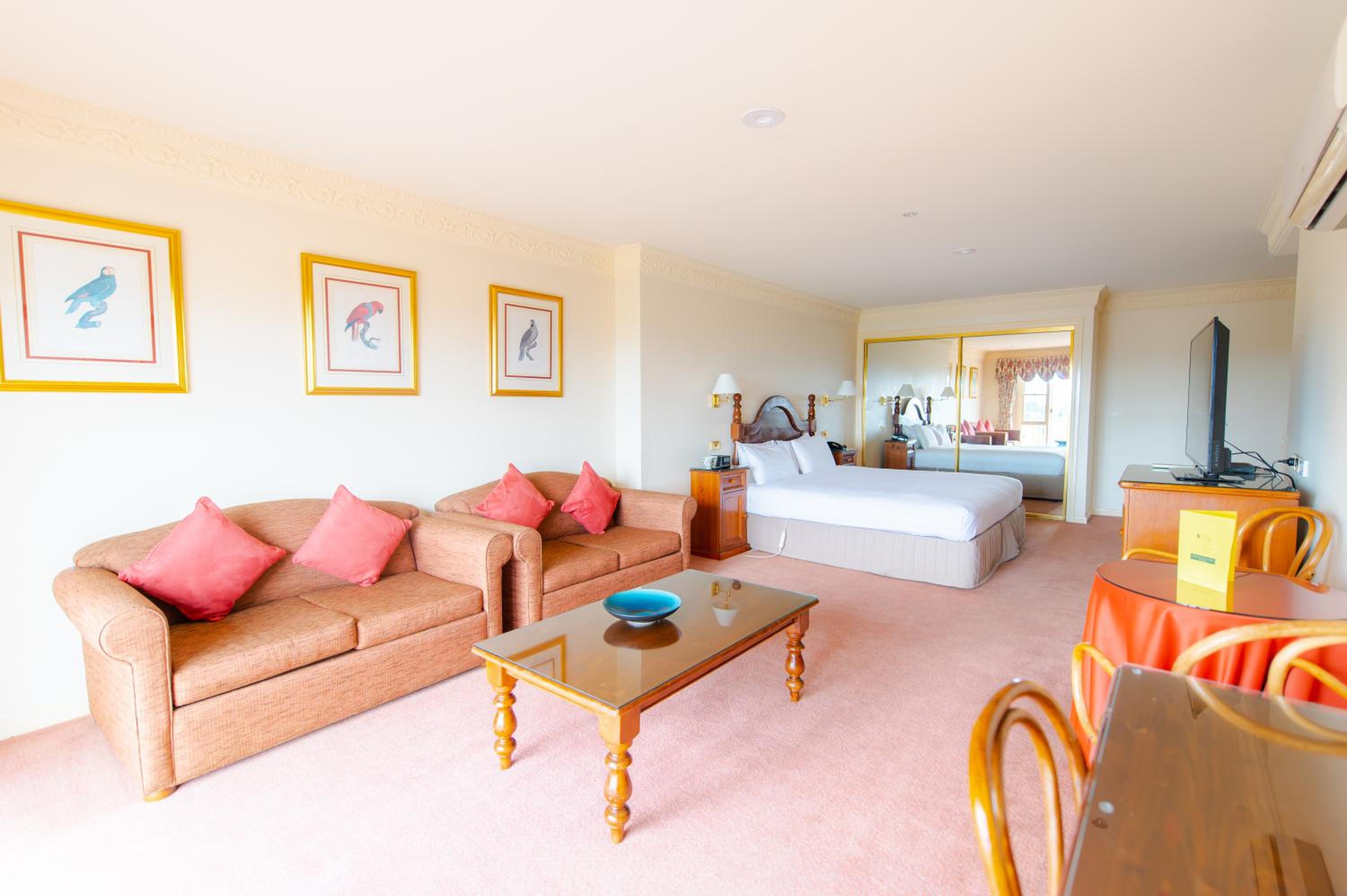 Heritage Suite - Photo 5