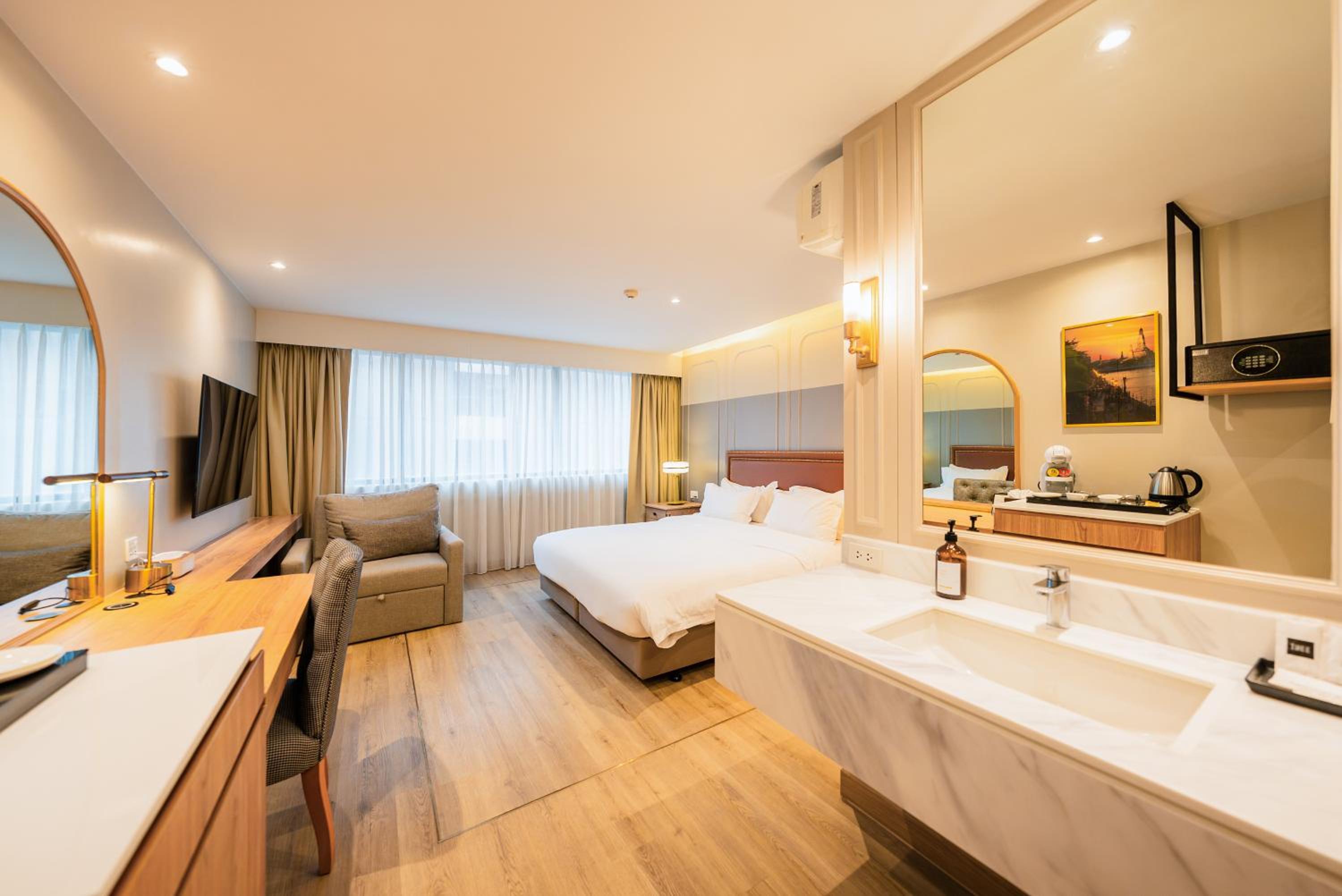 Deluxe Double or Twin Room photo 2