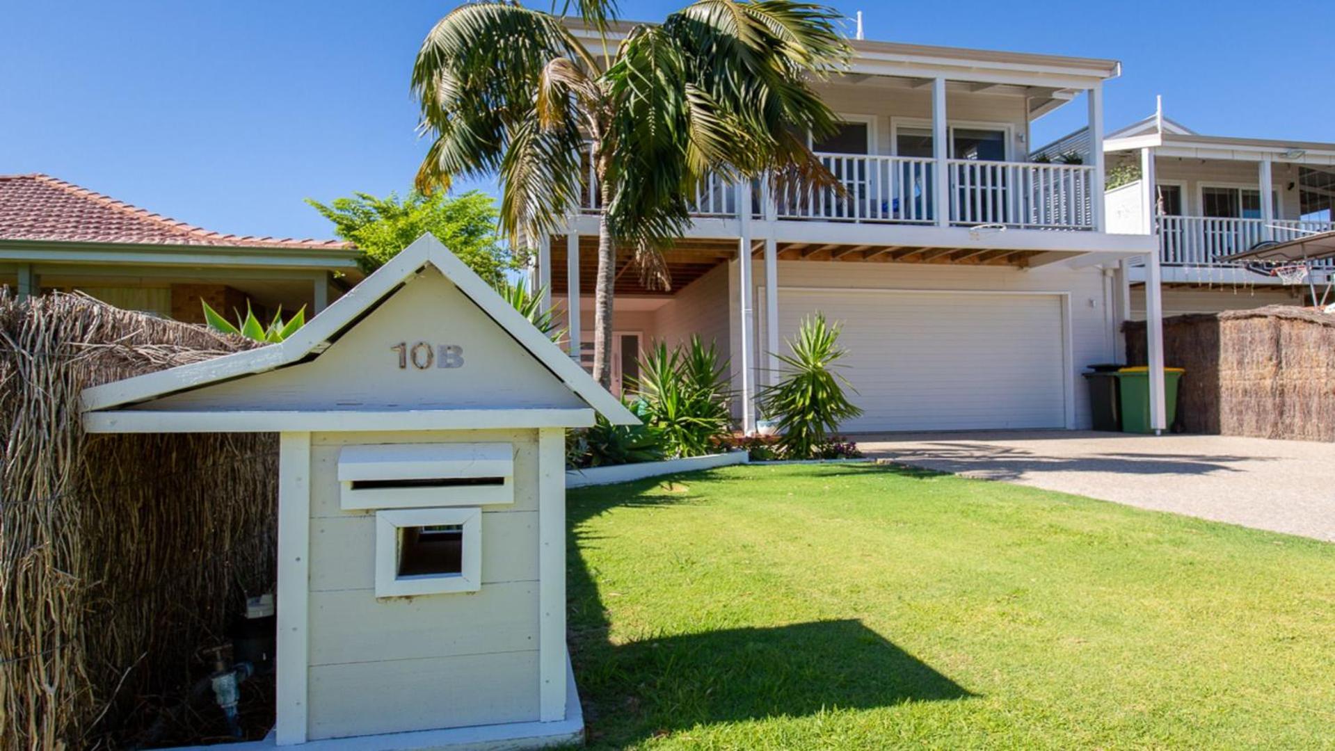 Four-Bedroom House photo 3