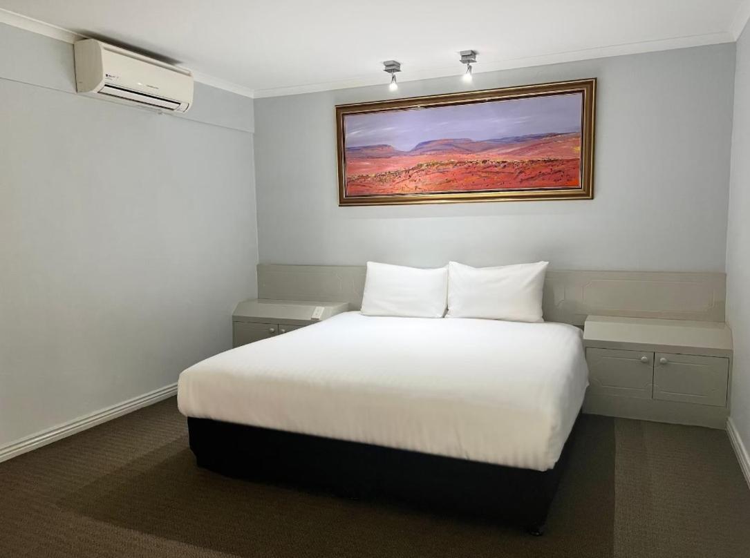 Studio Apartment with King Bed - Photo 3