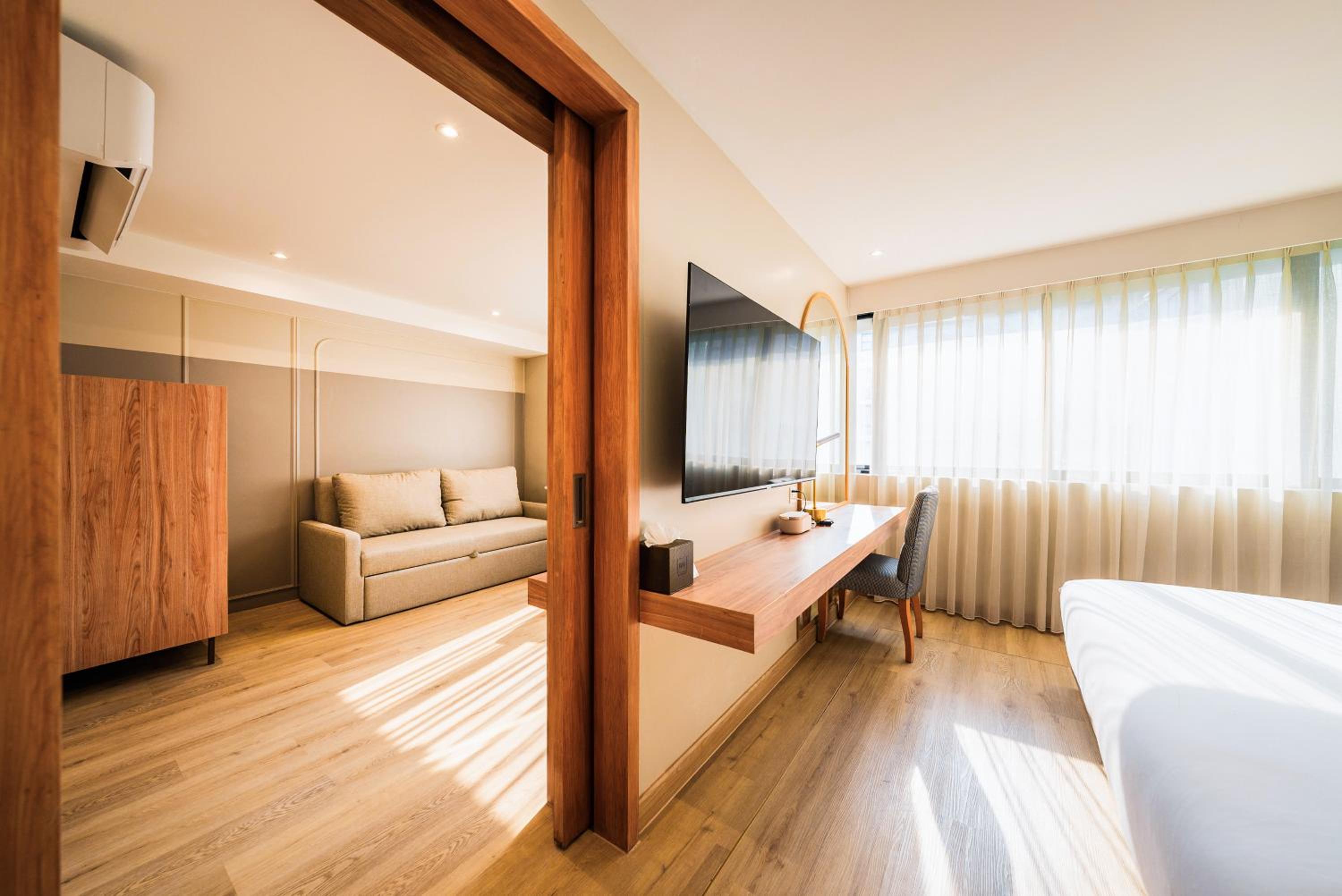 Suite - Early Bird photo 2