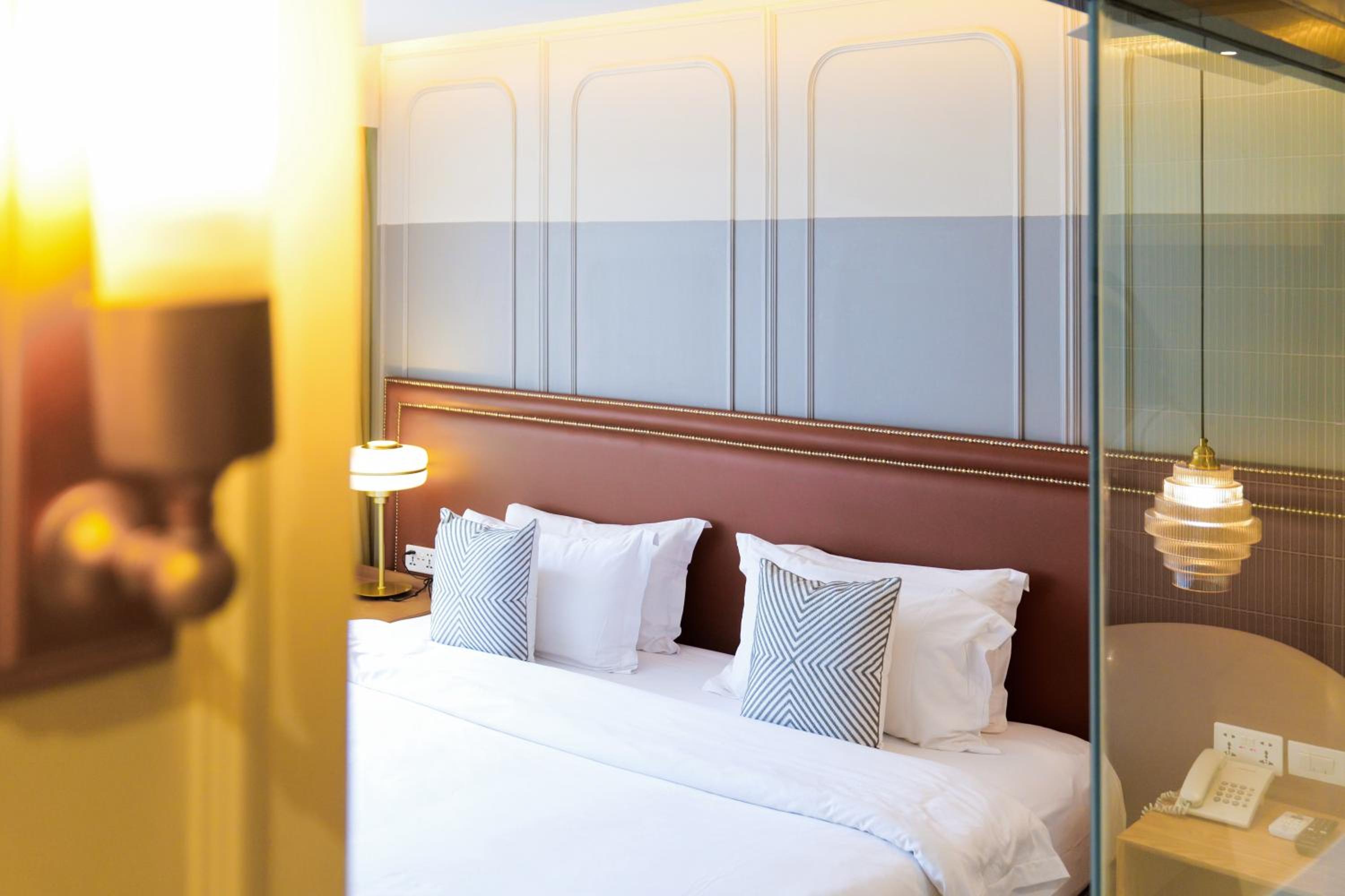 Suite - Early Bird photo 2