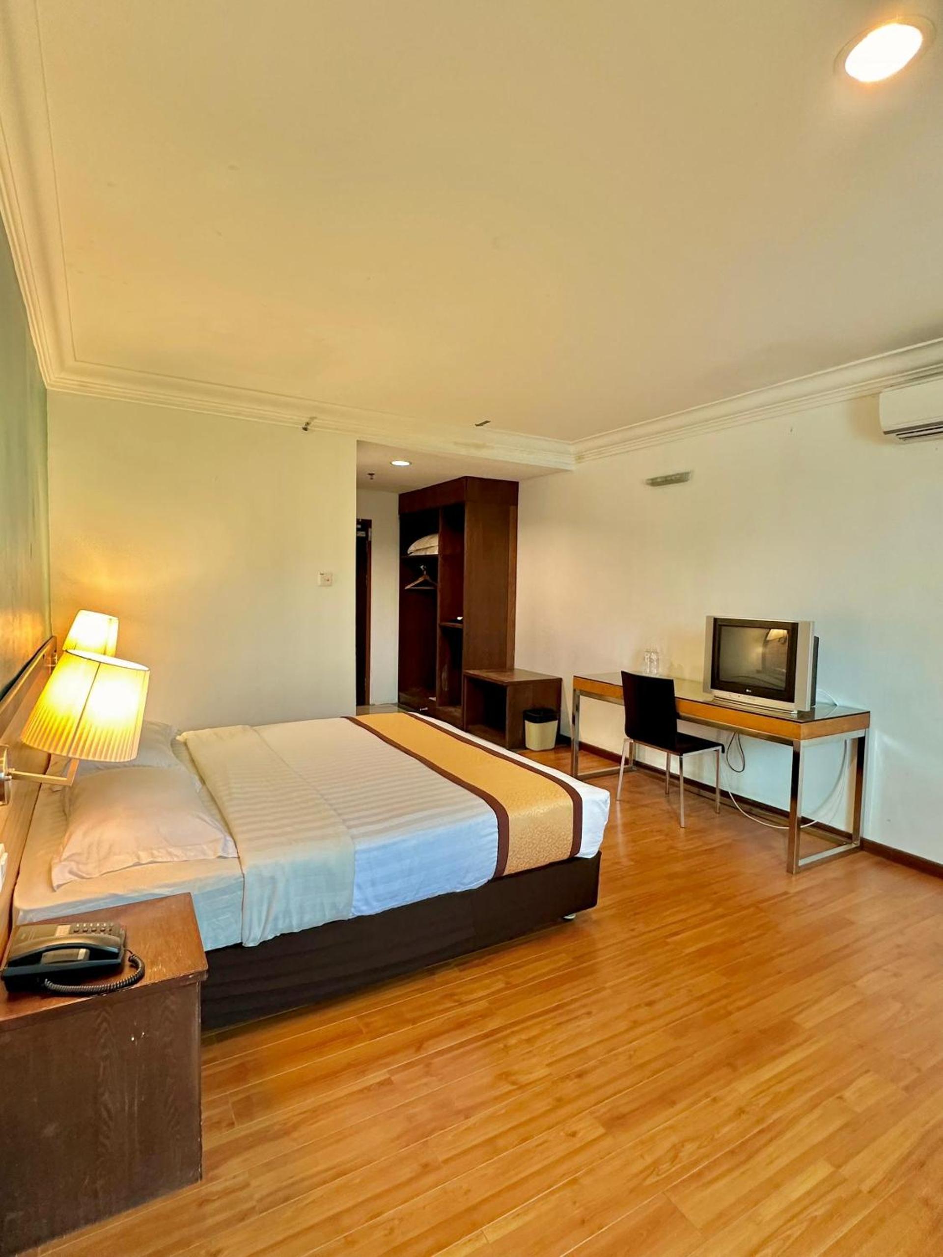 Standard King Room photo 1