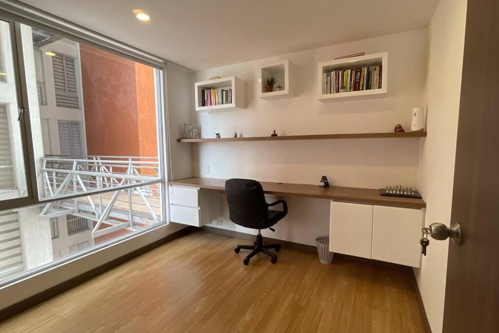 One-Bedroom Apartment photo 1