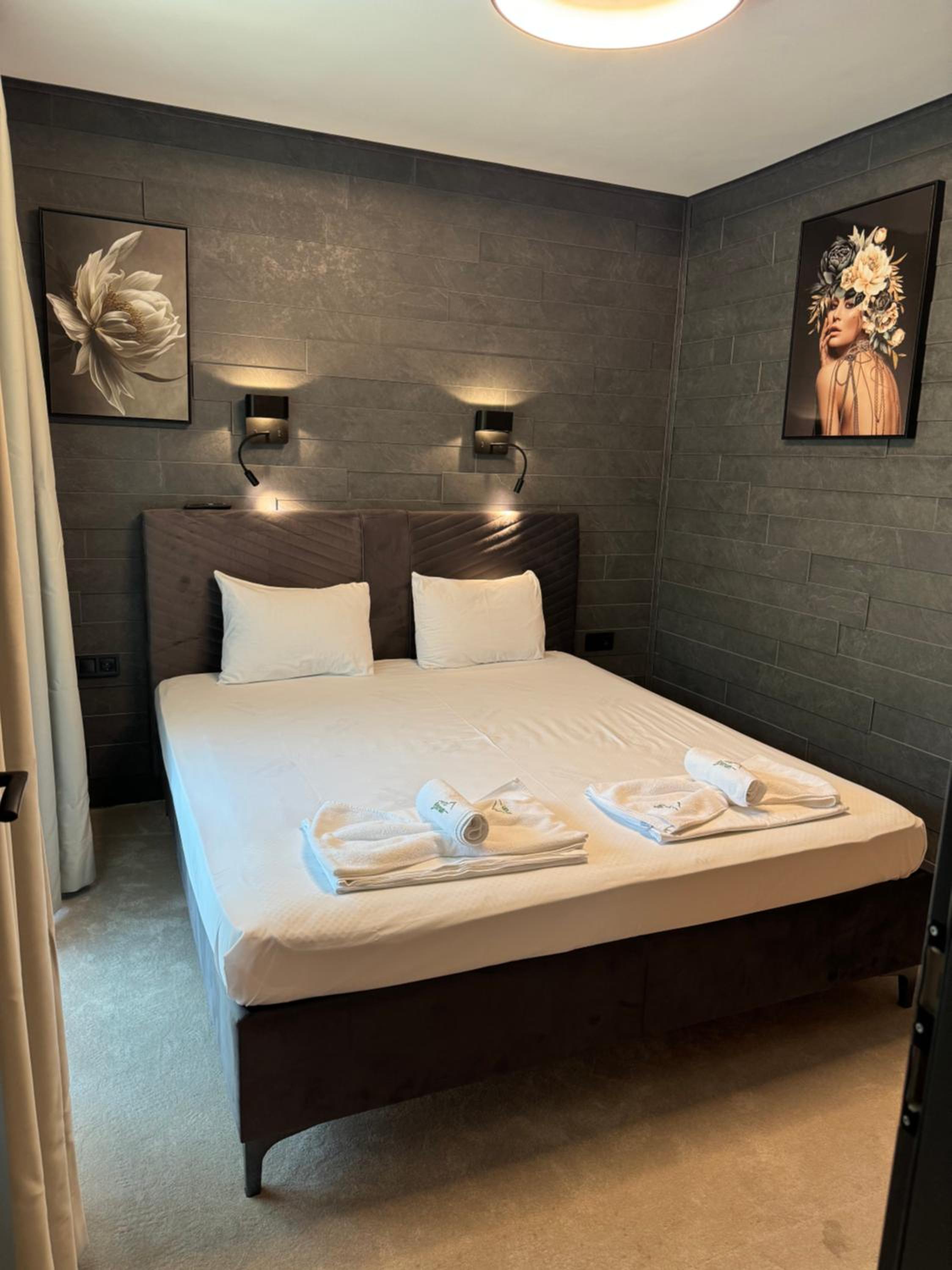 Junior Suite with Balcony - Photo 3