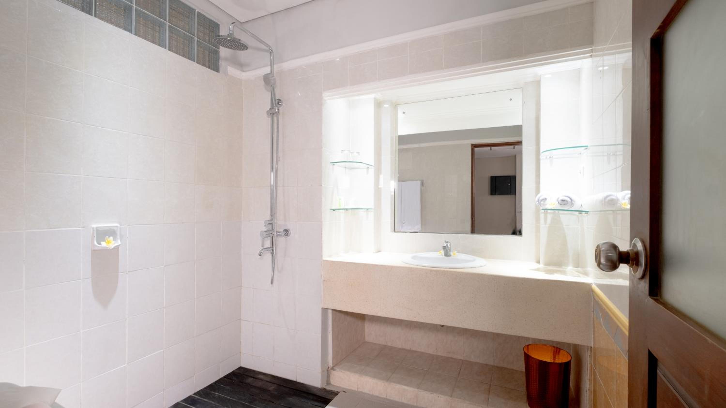 Deluxe Double or Twin Room with Pool View  photo 3