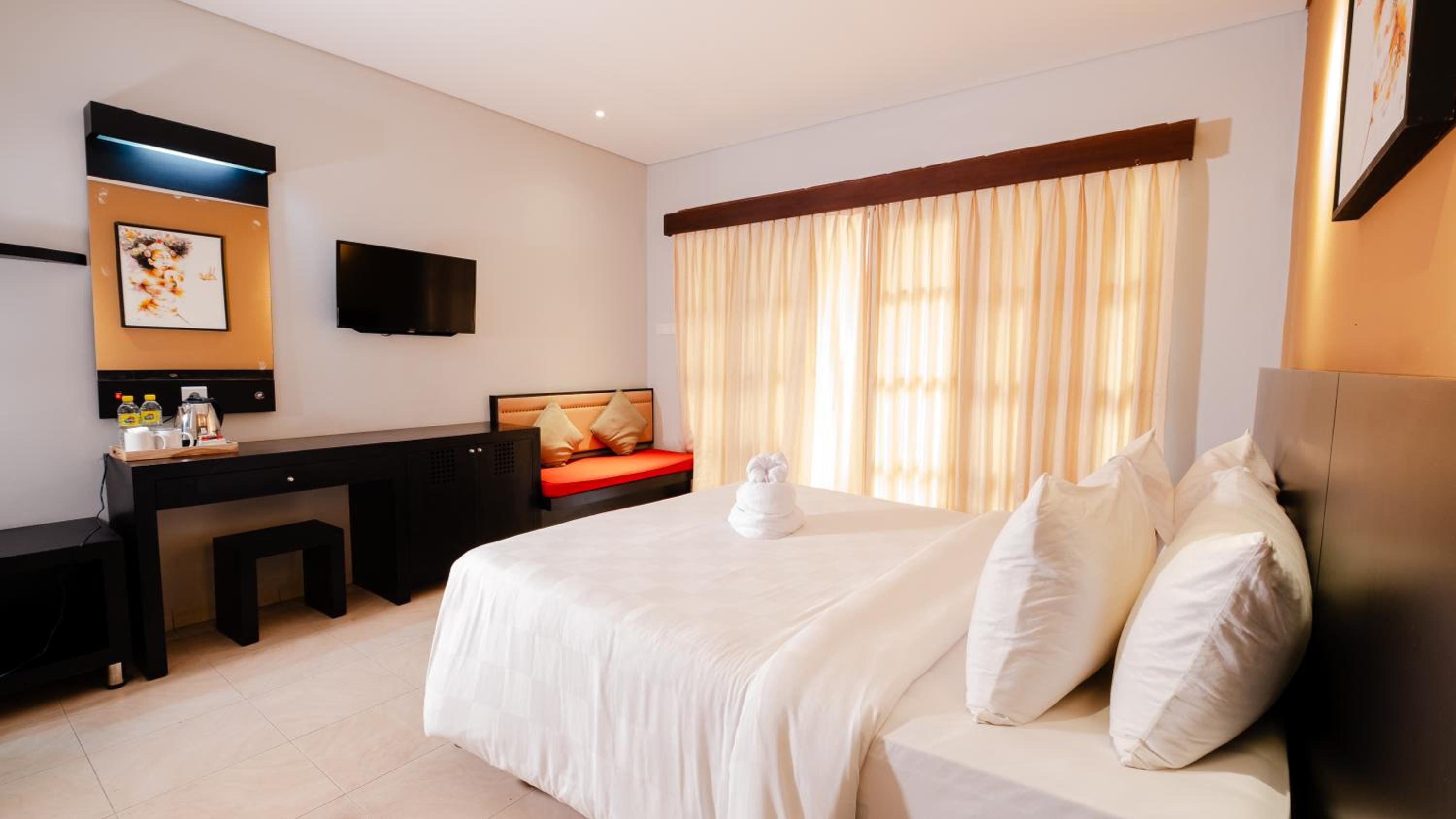 Premier Double or Twin Room - Poolside