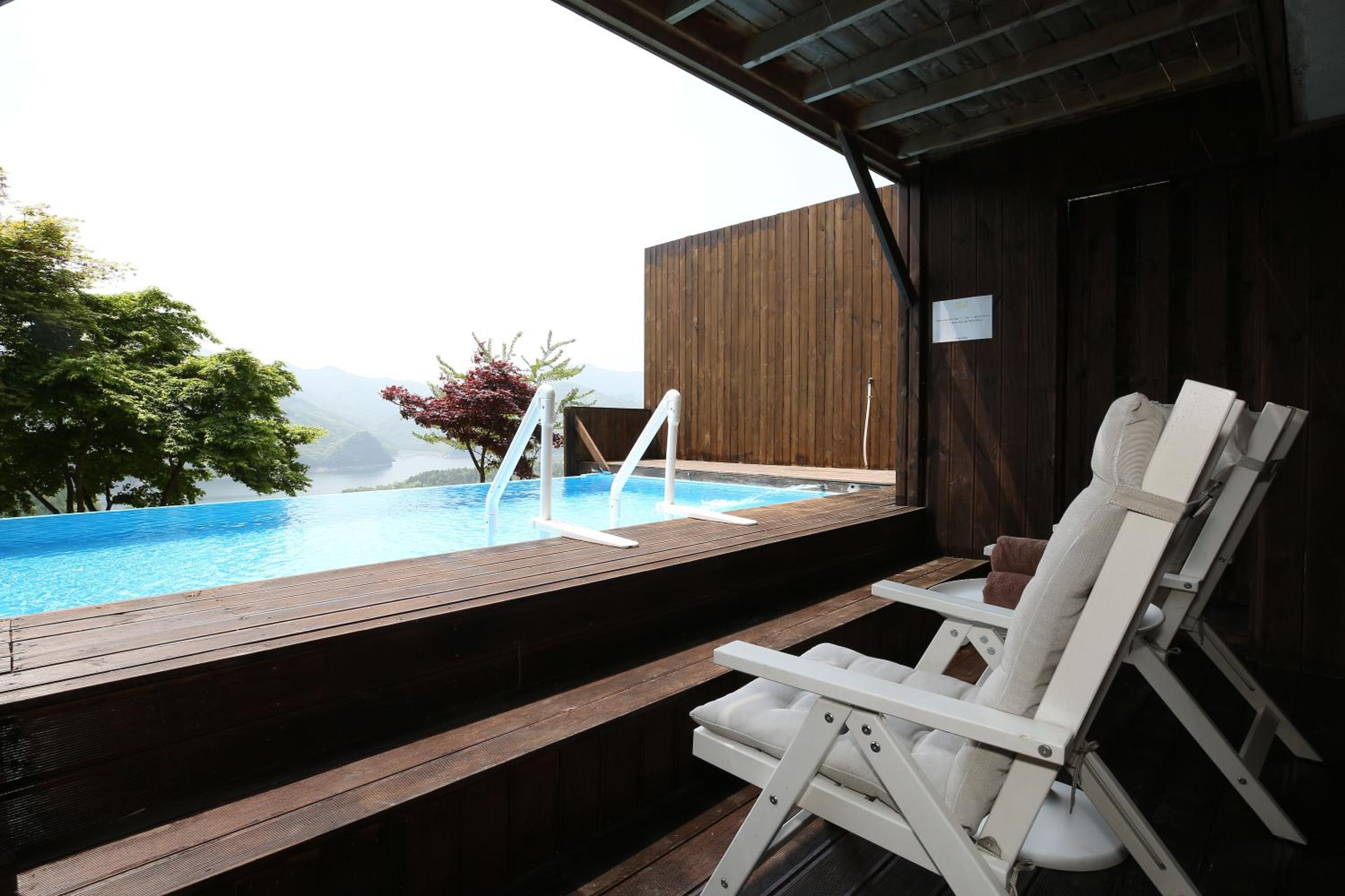 Double Room 4 photo 3