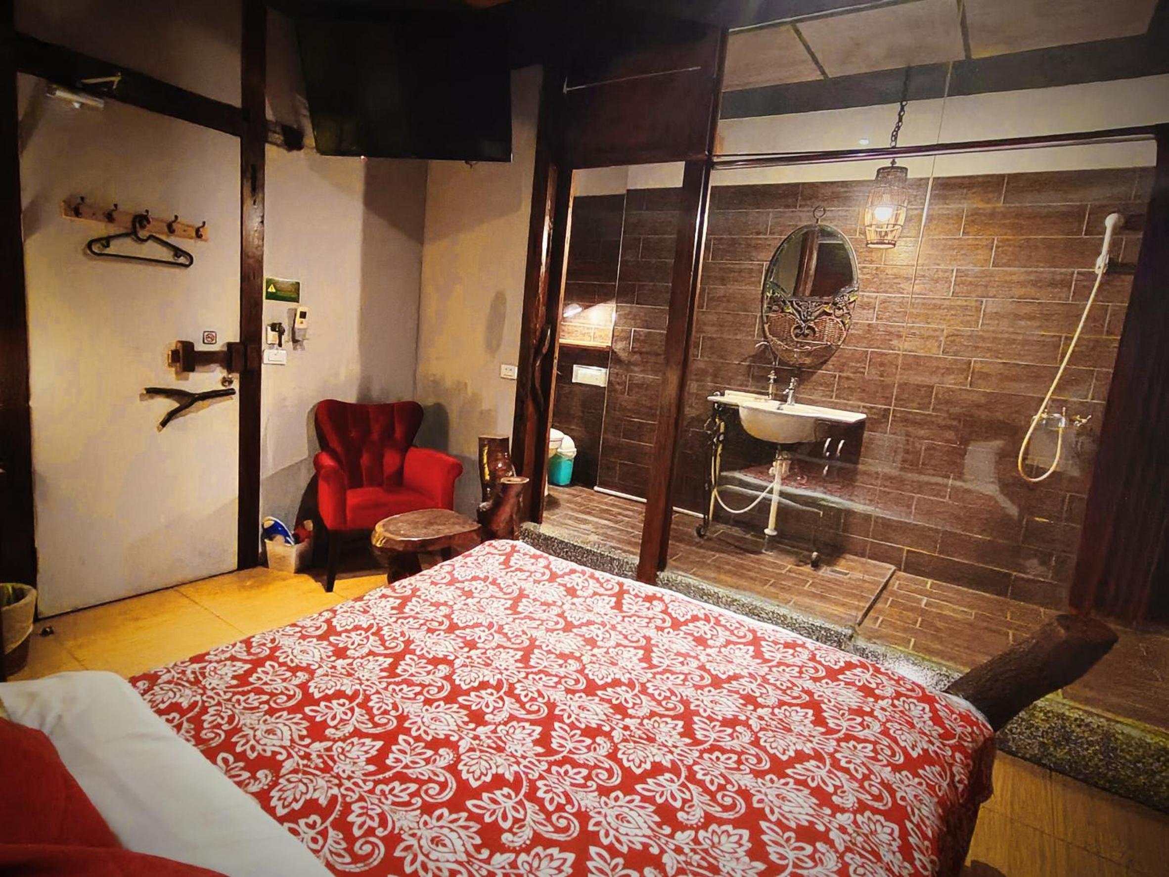 Large Double Room photo 3