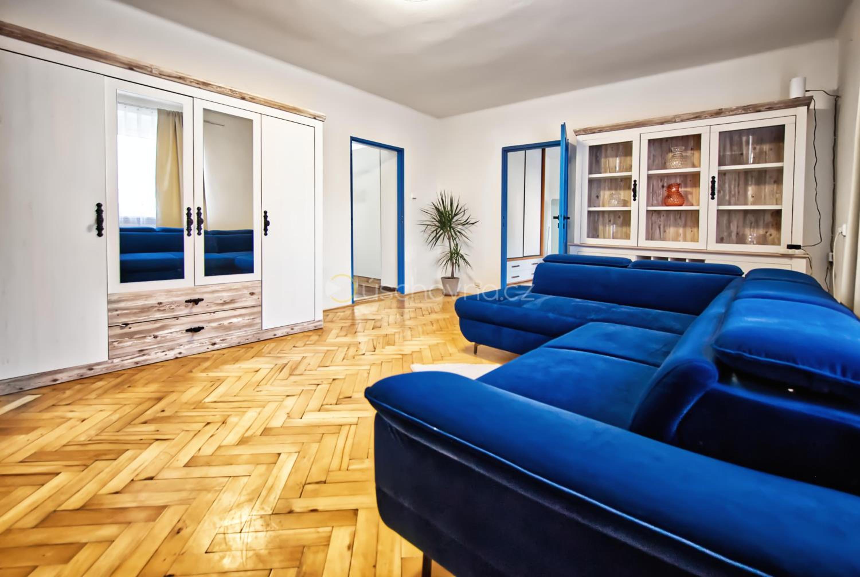 Five-Bedroom House photo 1