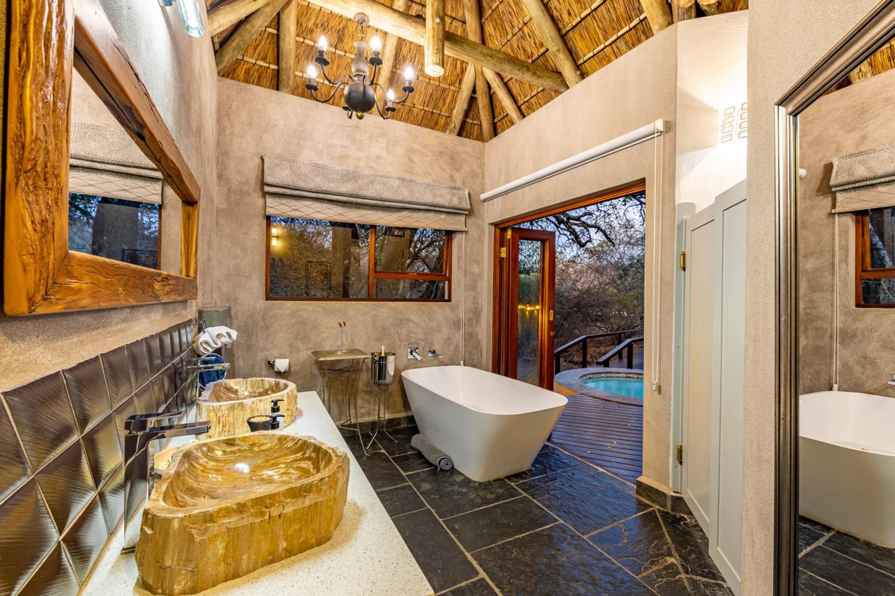 King Room with Balcony photo 2