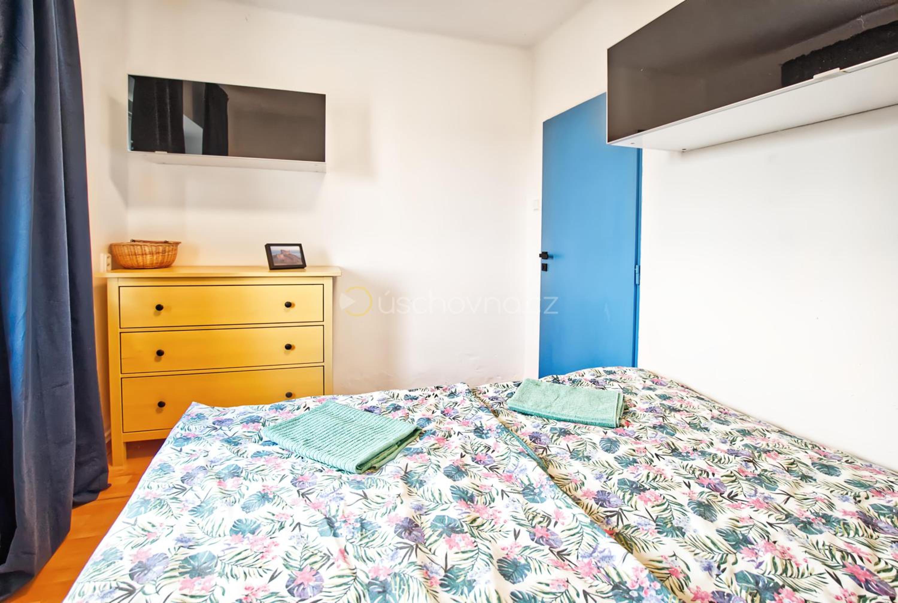Five-Bedroom House photo 3