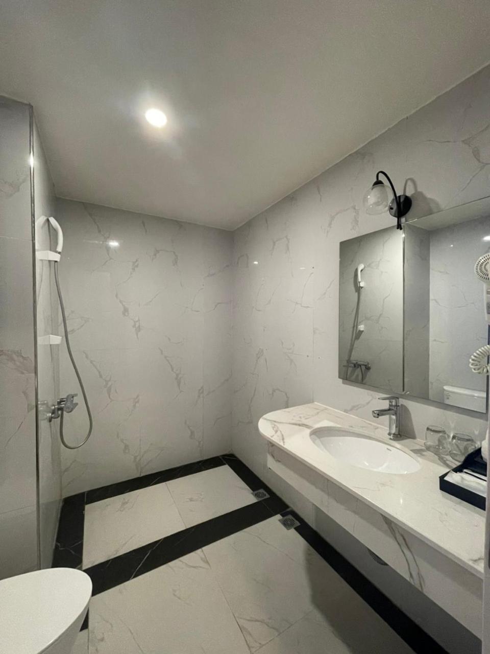 Standard Twin Room - Photo 3
