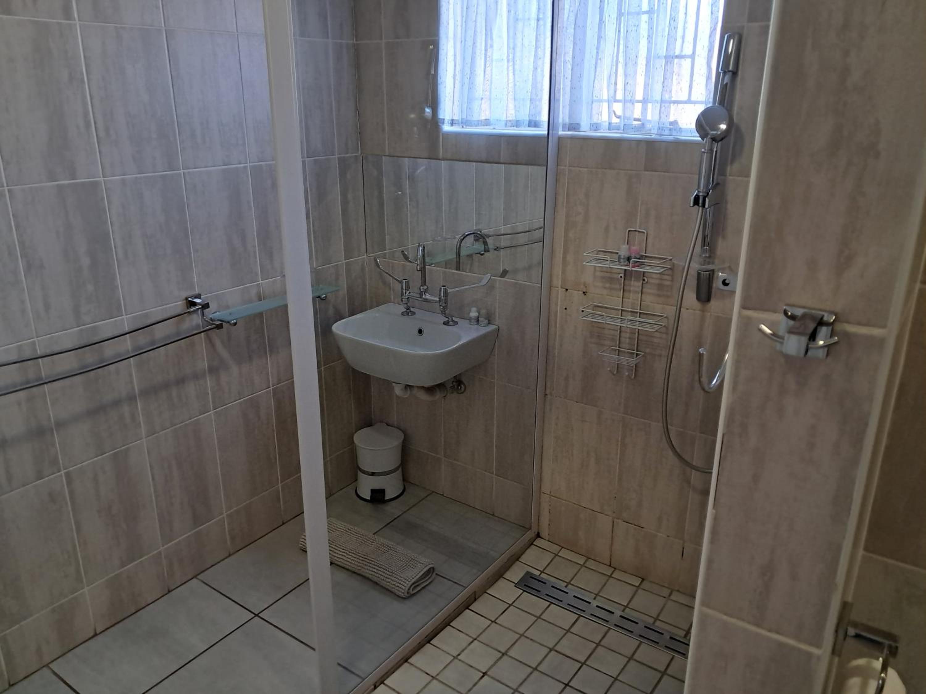 King Room - Disability Access photo 2