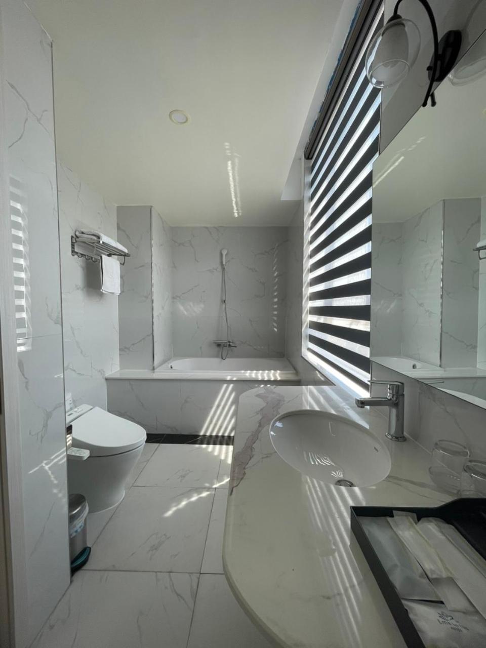 One-Bedroom Apartment - Photo 5