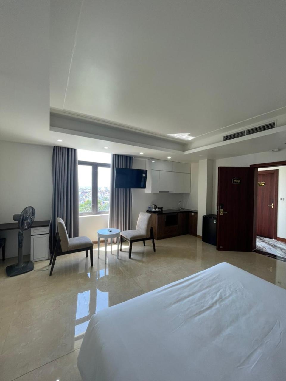 One-Bedroom Apartment - Photo 3