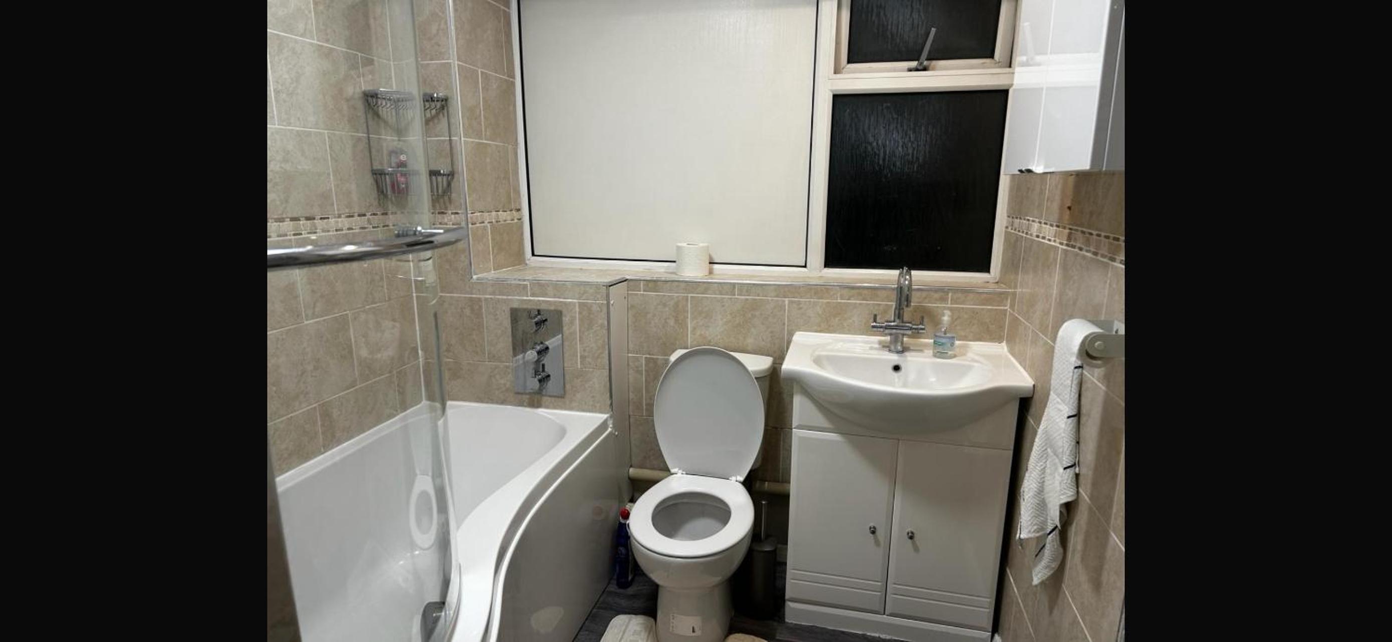 Four-Bedroom House photo 3