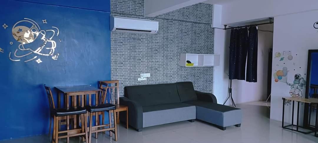 One-Bedroom Apartment photo 2