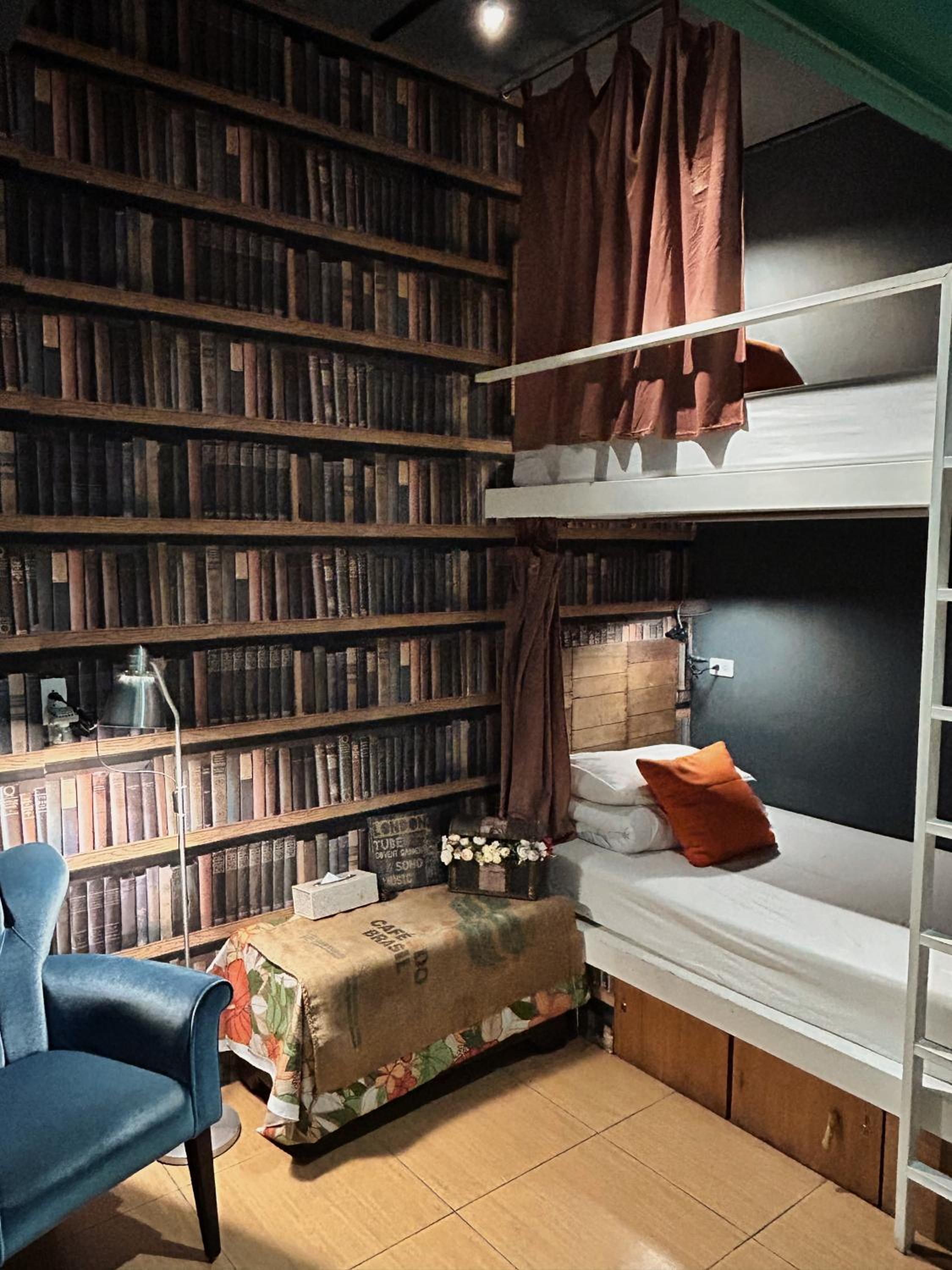 Bunk Bed in Female Dormitory Room   photo 1