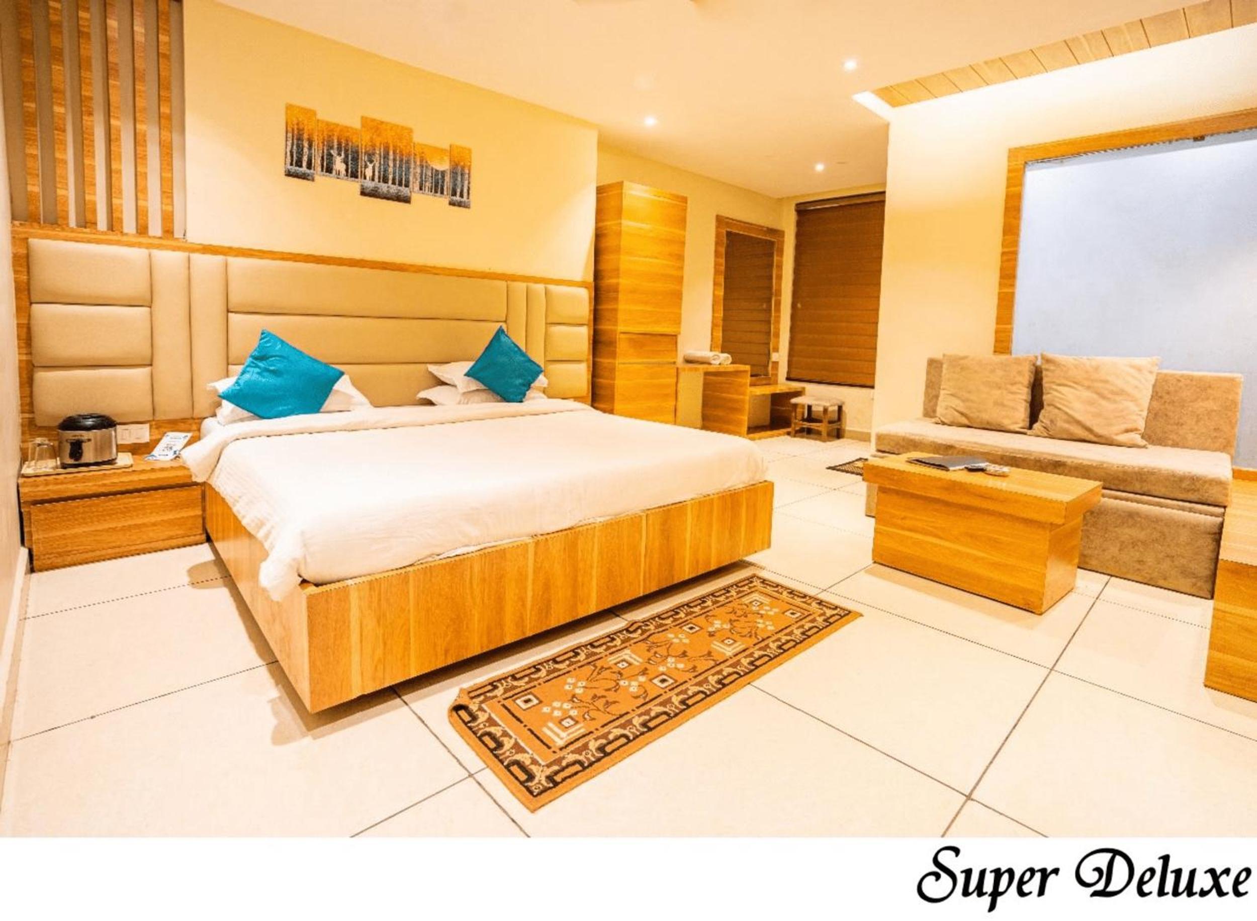 Deluxe Double Room (2 Adults + 1 Child)