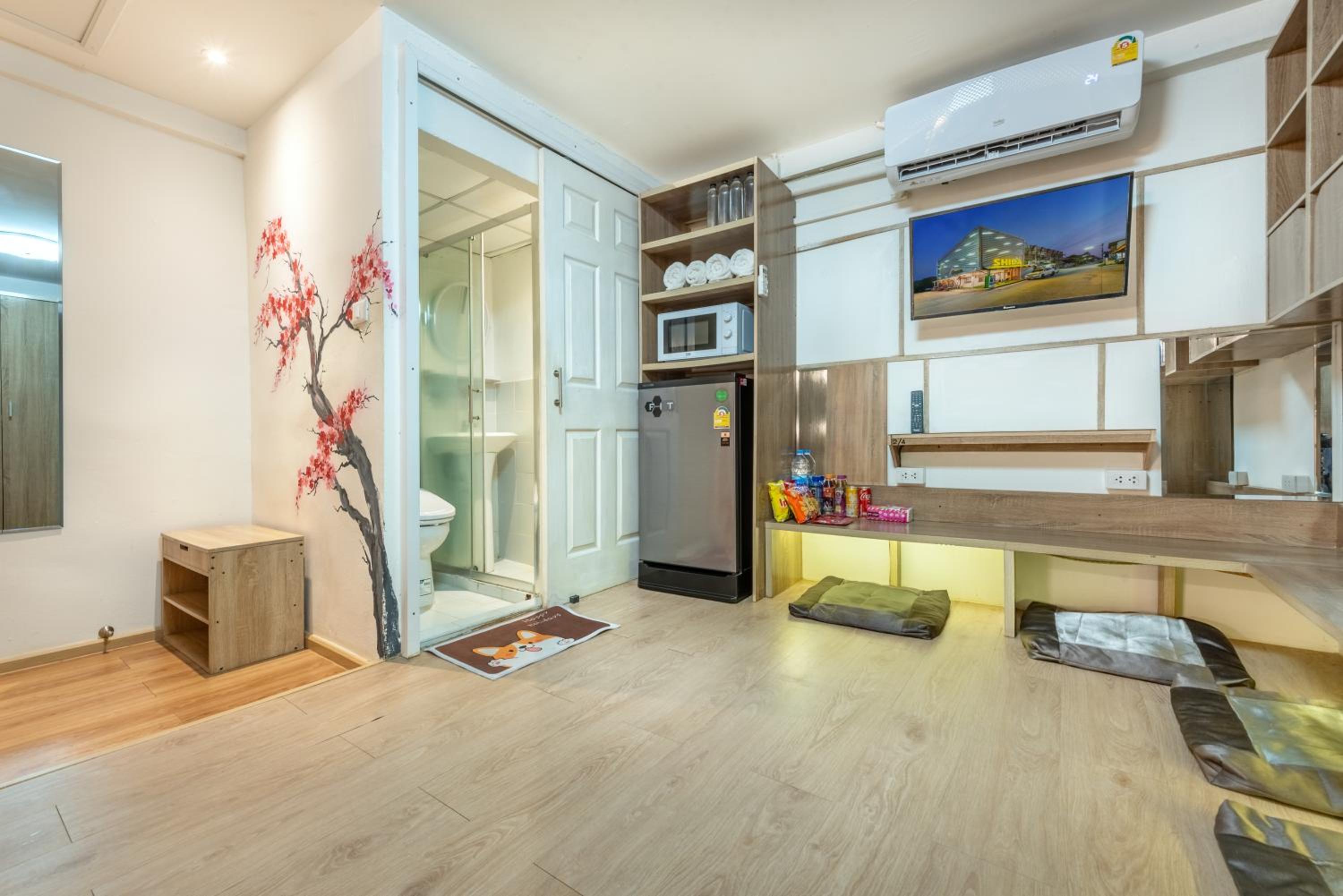 Quadruple Room with Private Bathroom - Photo 9