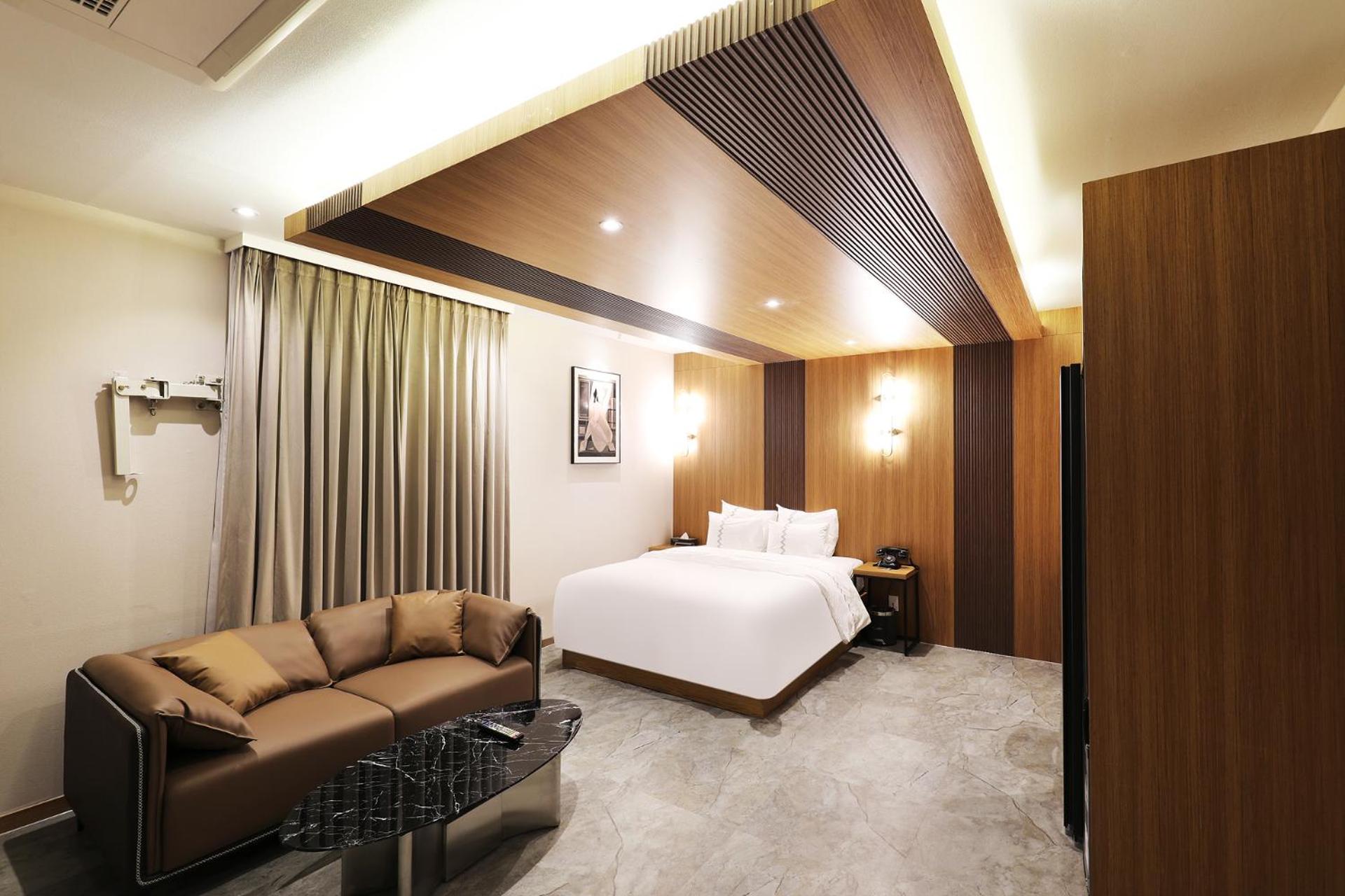 Double Room - Photo 3